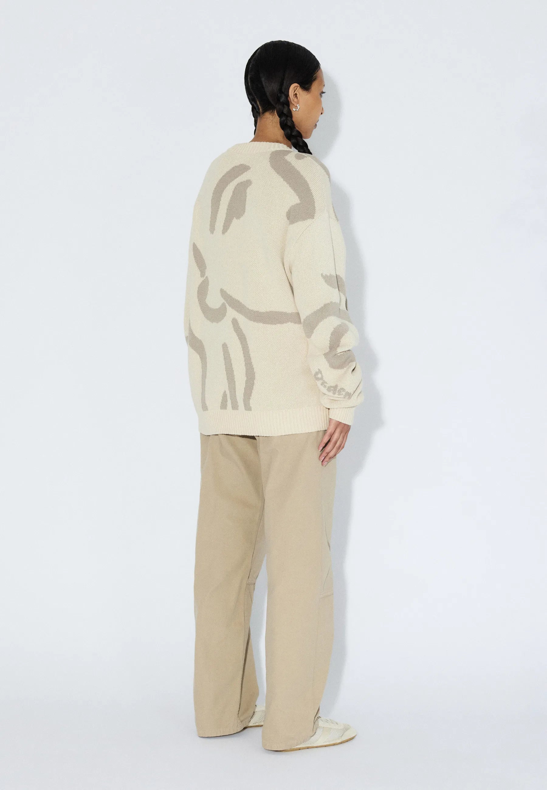 2531116BF2_DrDenim_MicSweater_EcruBigDraw_Main_W2_1