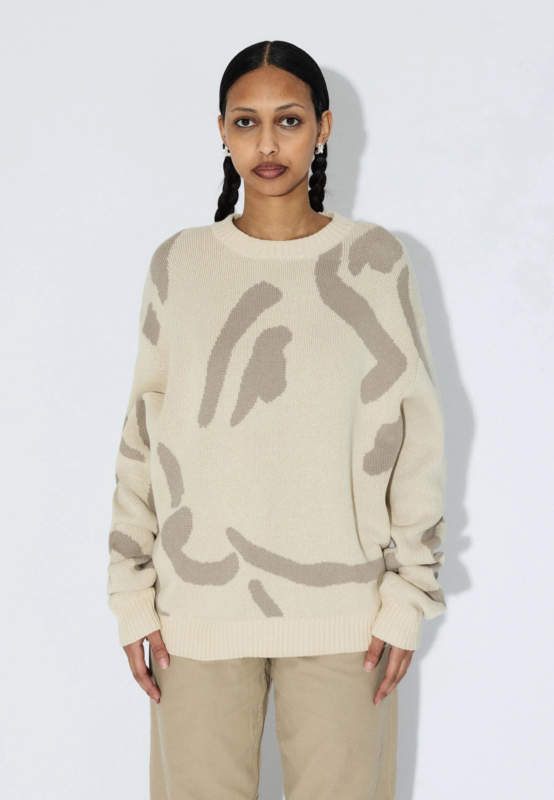 2531116BF2_DrDenim_MicSweater_EcruBigDraw_Main_W3_1