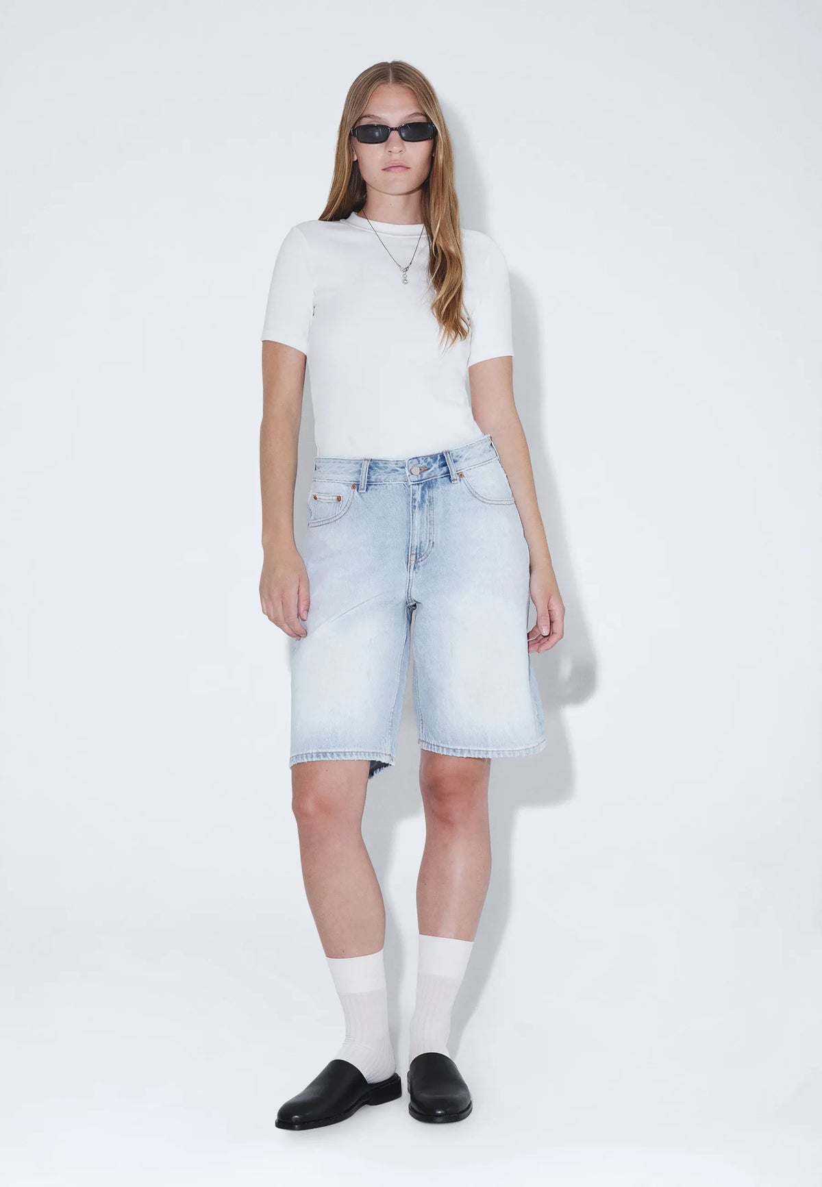 2610102L03_DrDenim_AsraShorts_StreamLightFade_Main_W1_3