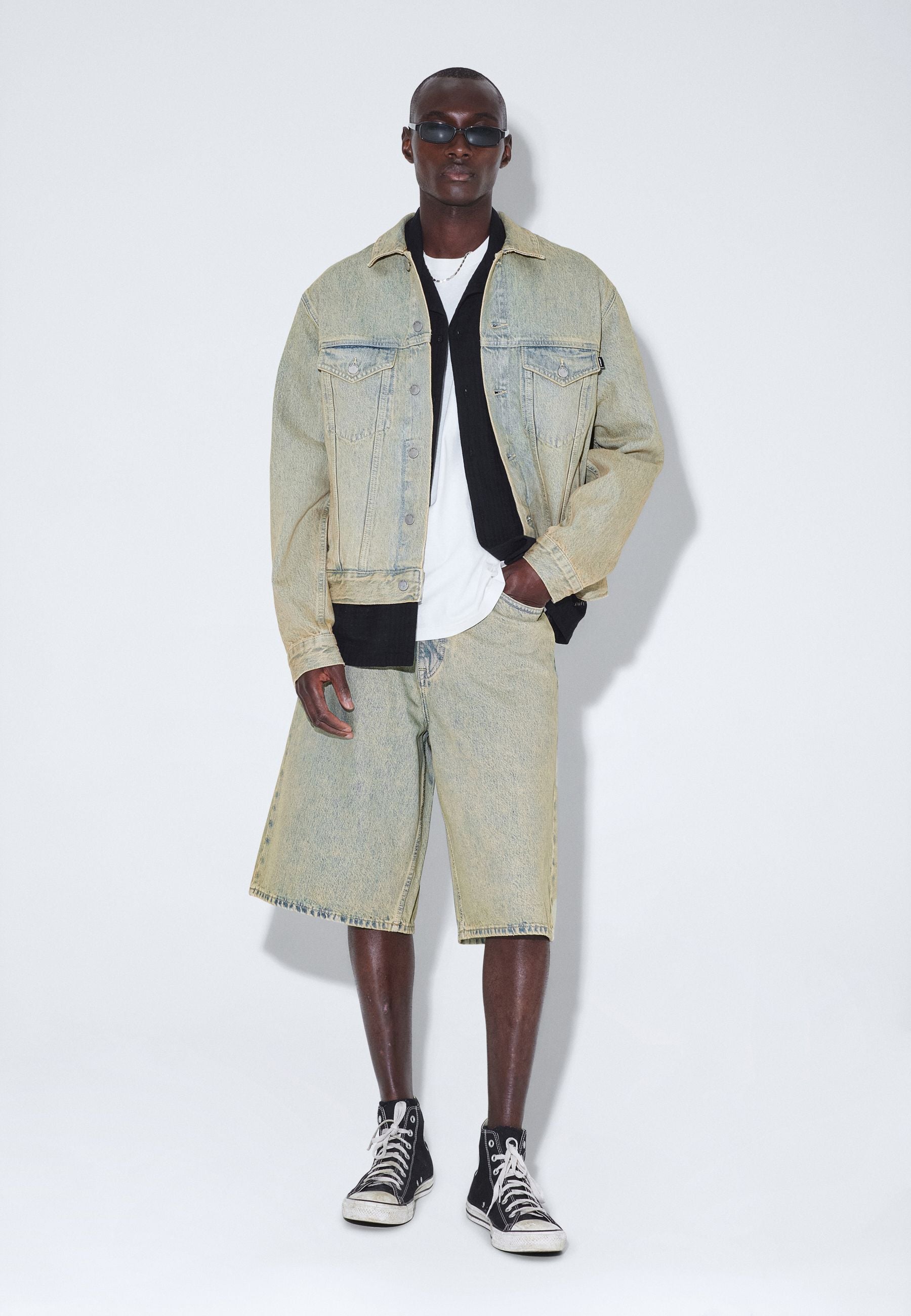 2610103M10_DrDenim_ValiShorts_StreamDesert_Main_M1_3