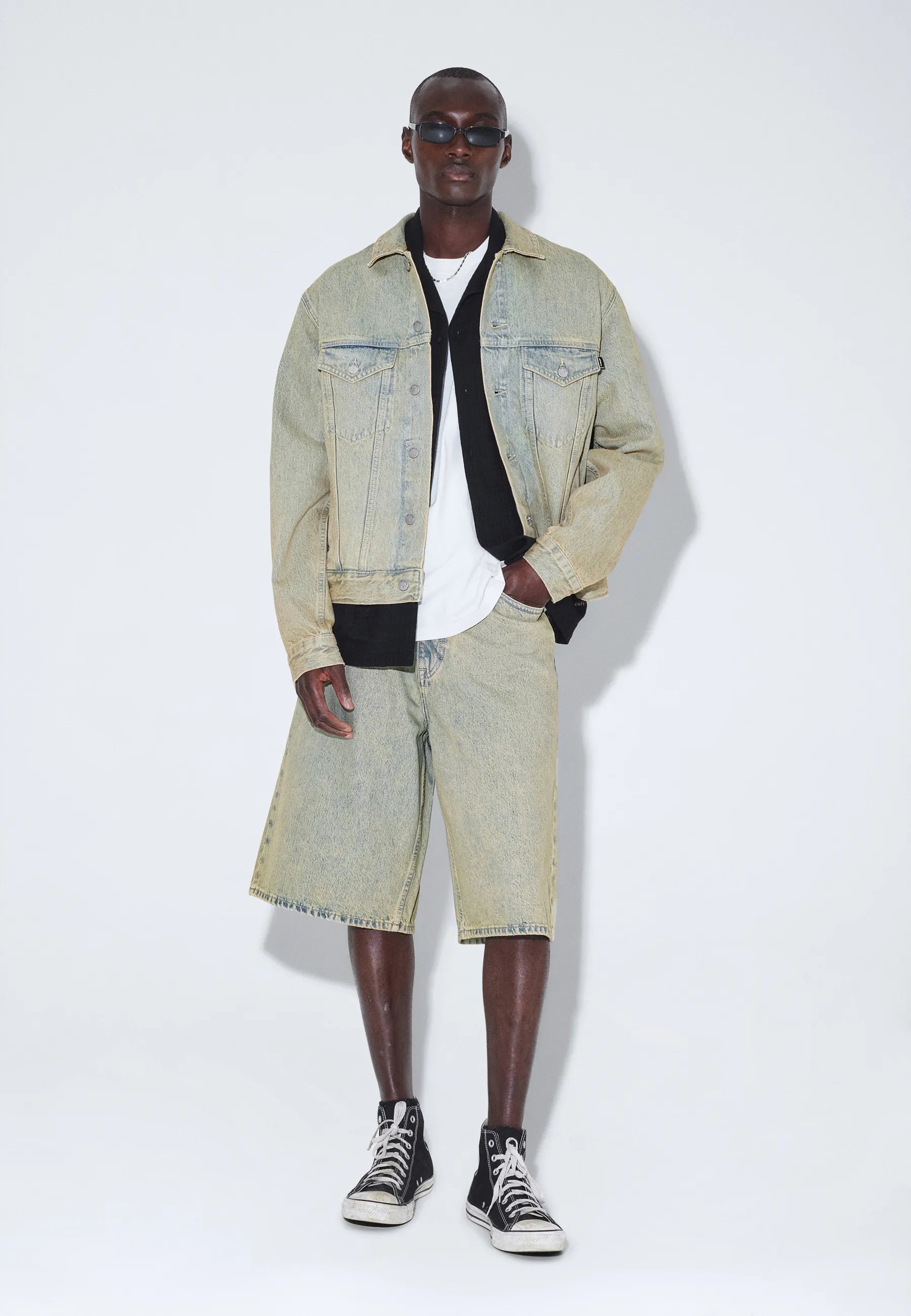 2610103M10_DrDenim_ValiShorts_StreamDesert_Main_M1_3