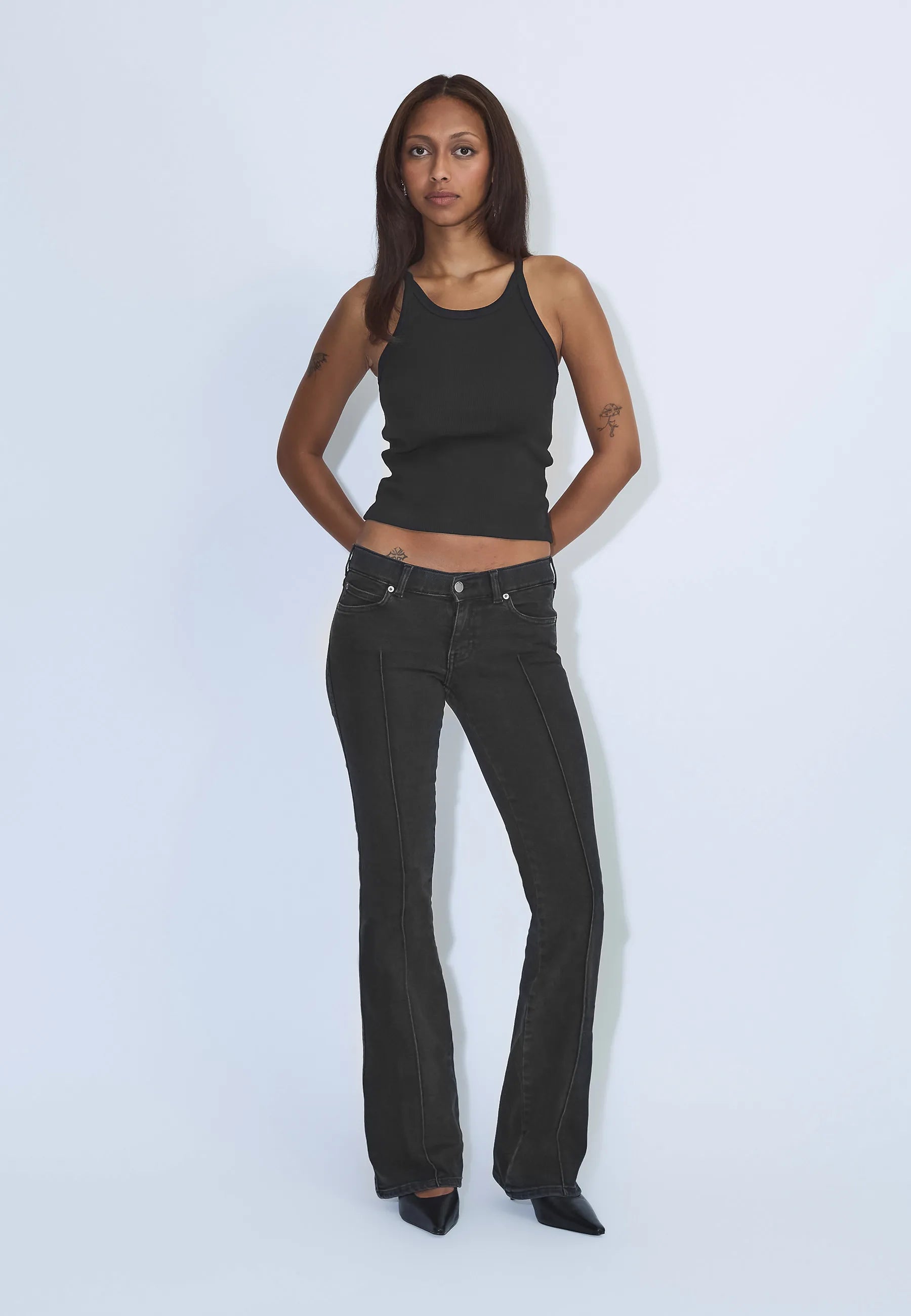 2610104BY1_DrDenim_KilyLowBootcut_WashedBlackPintuck_Main_W1_2