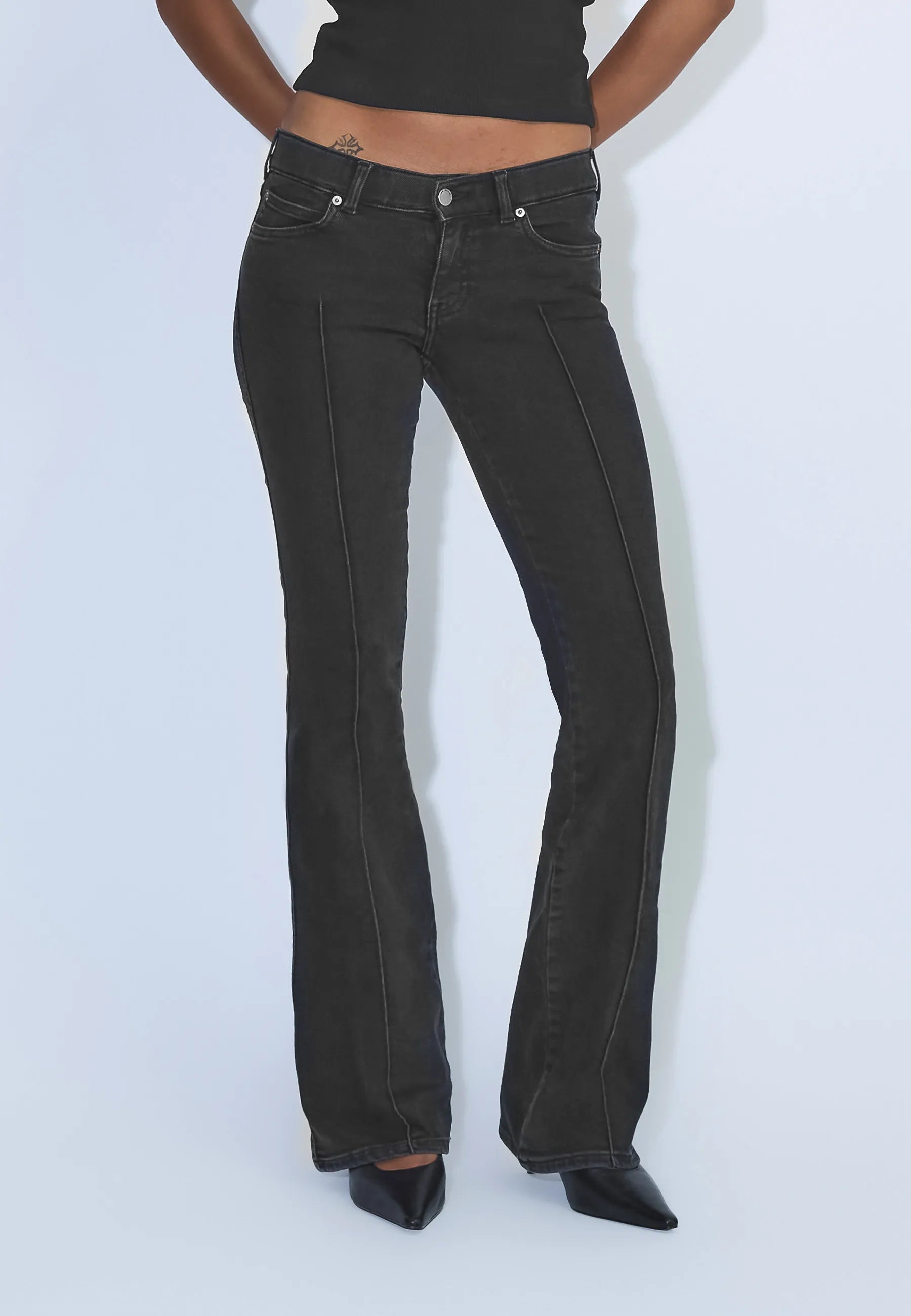 2610104BY1_DrDenim_KilyLowBootcut_WashedBlackPintuck_Main_W3_1