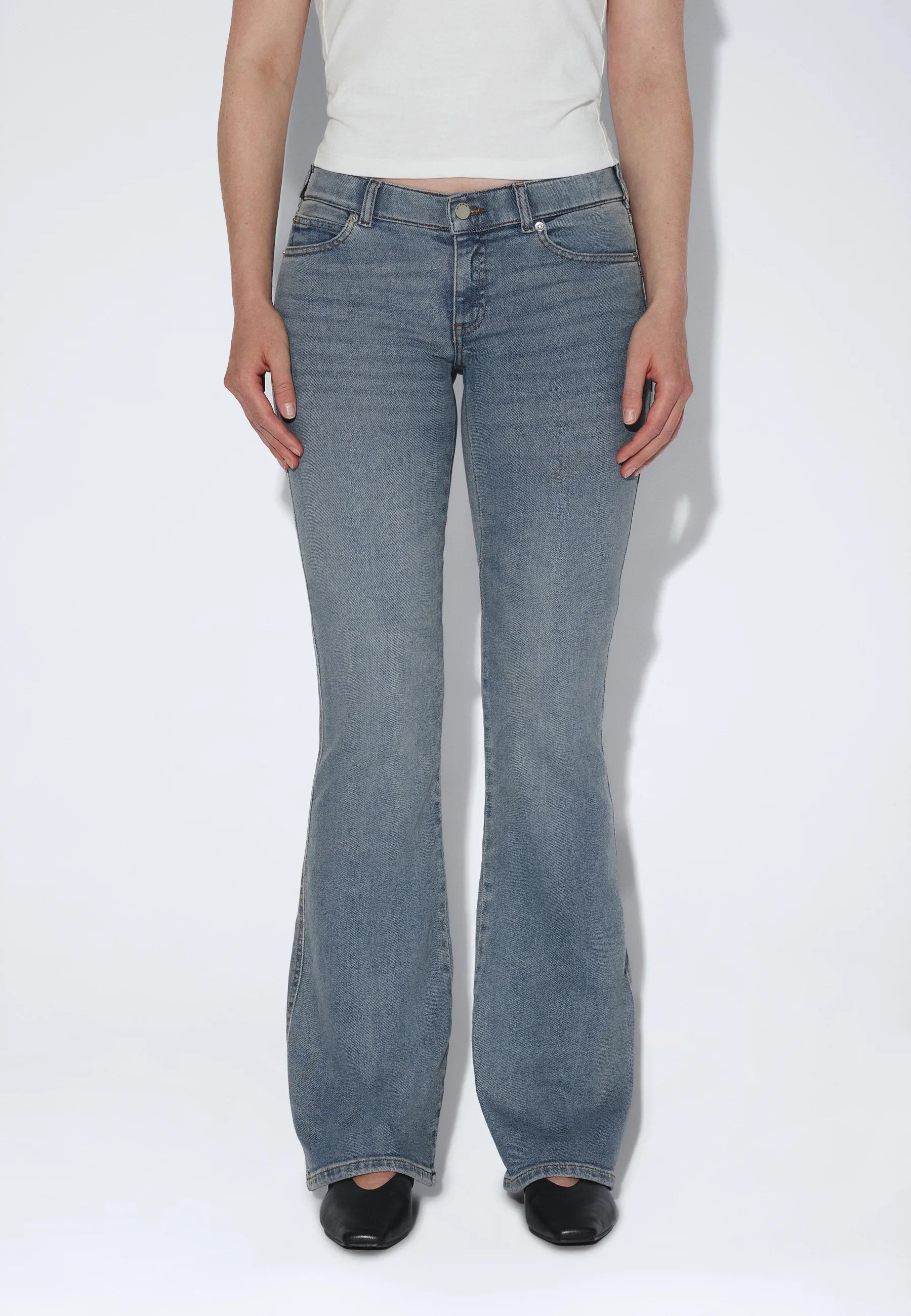 2610104J88_DrDenim_KilyLowBootcut_CapeLightFadeVintage_main_W3_1