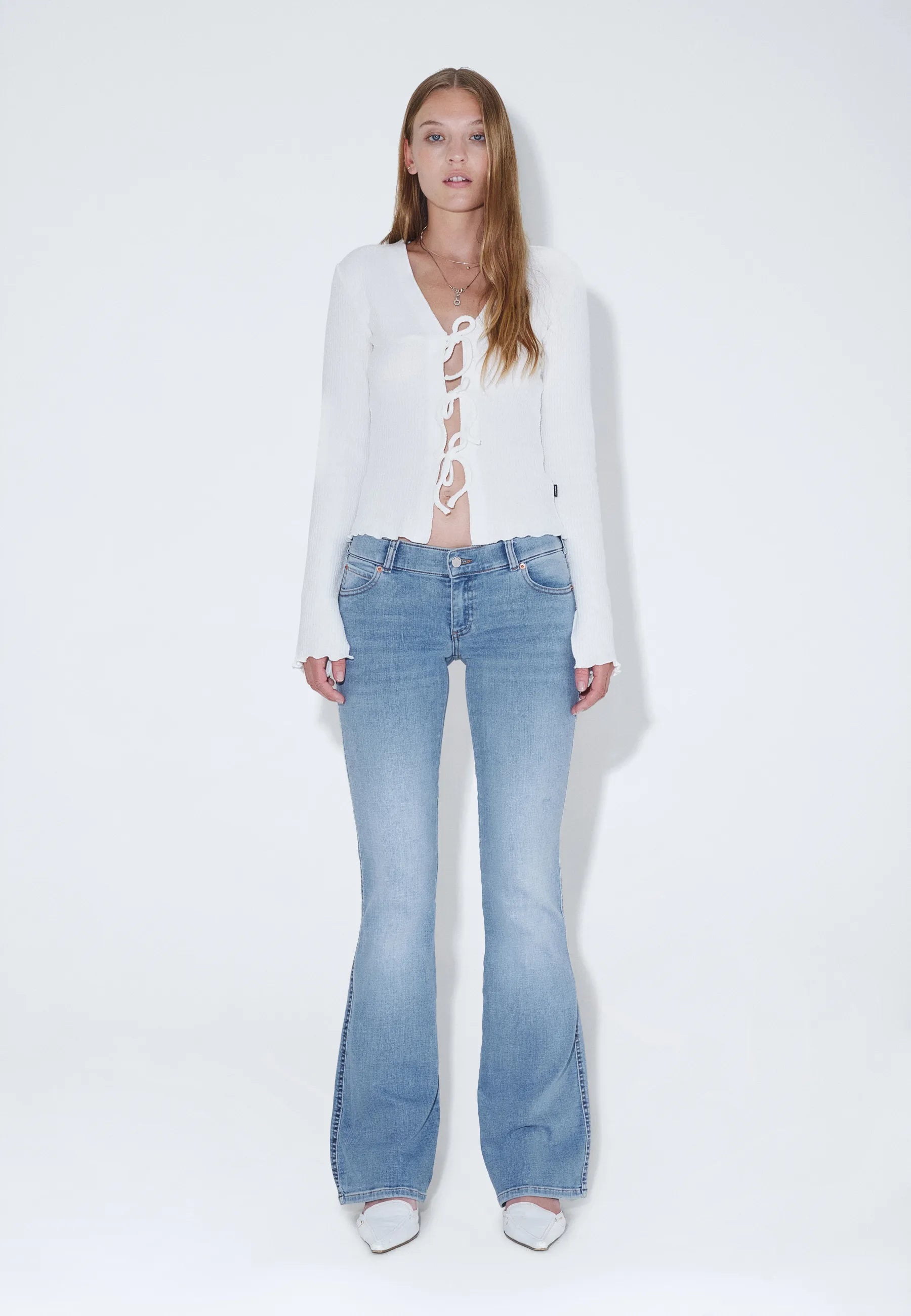 2610104V50_DrDenim_KilyLowBootcut_ValeLightFade_Main_W1_3