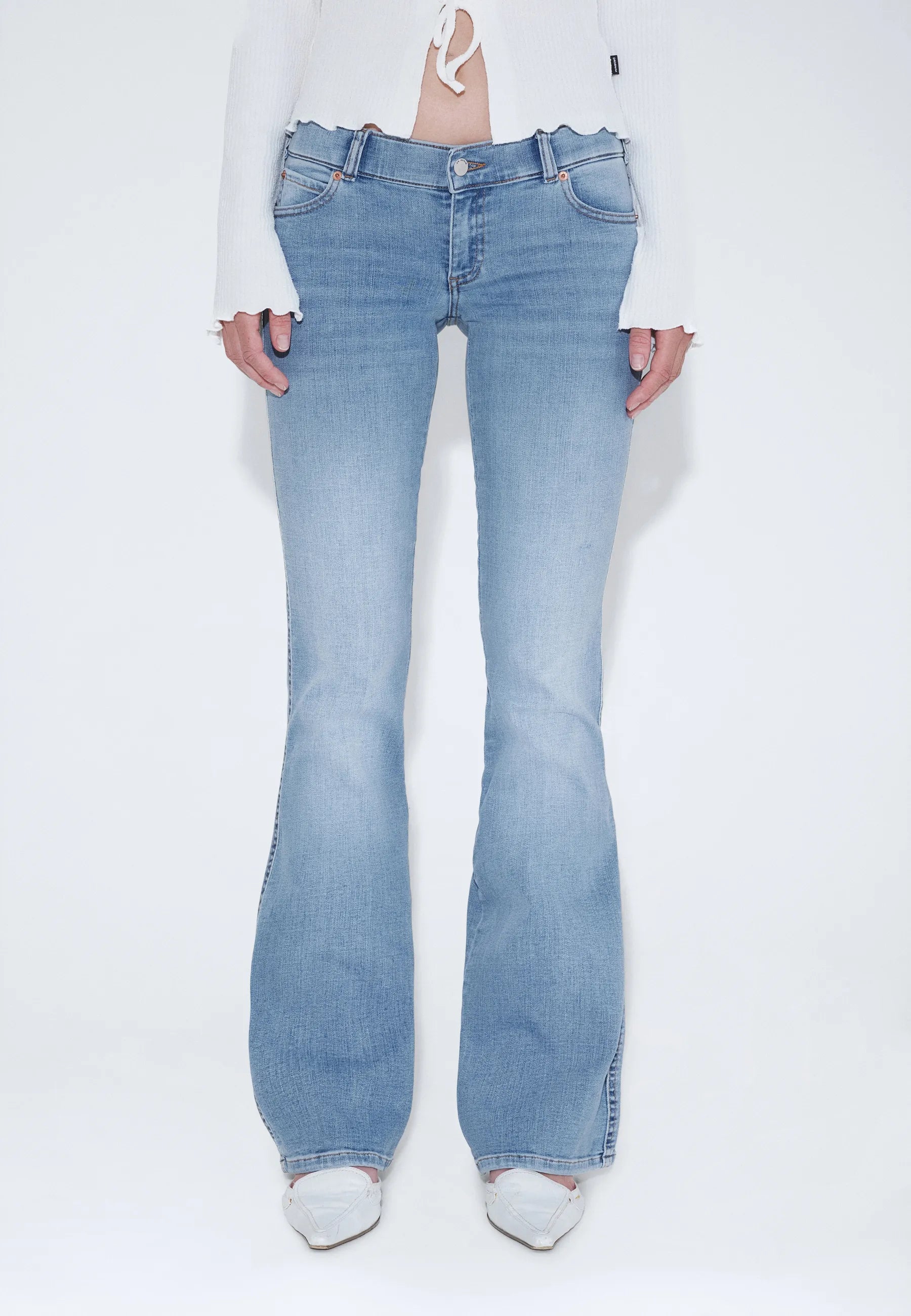 2610104V50_DrDenim_KilyLowBootcut_ValeLightFade_Main_W3_1