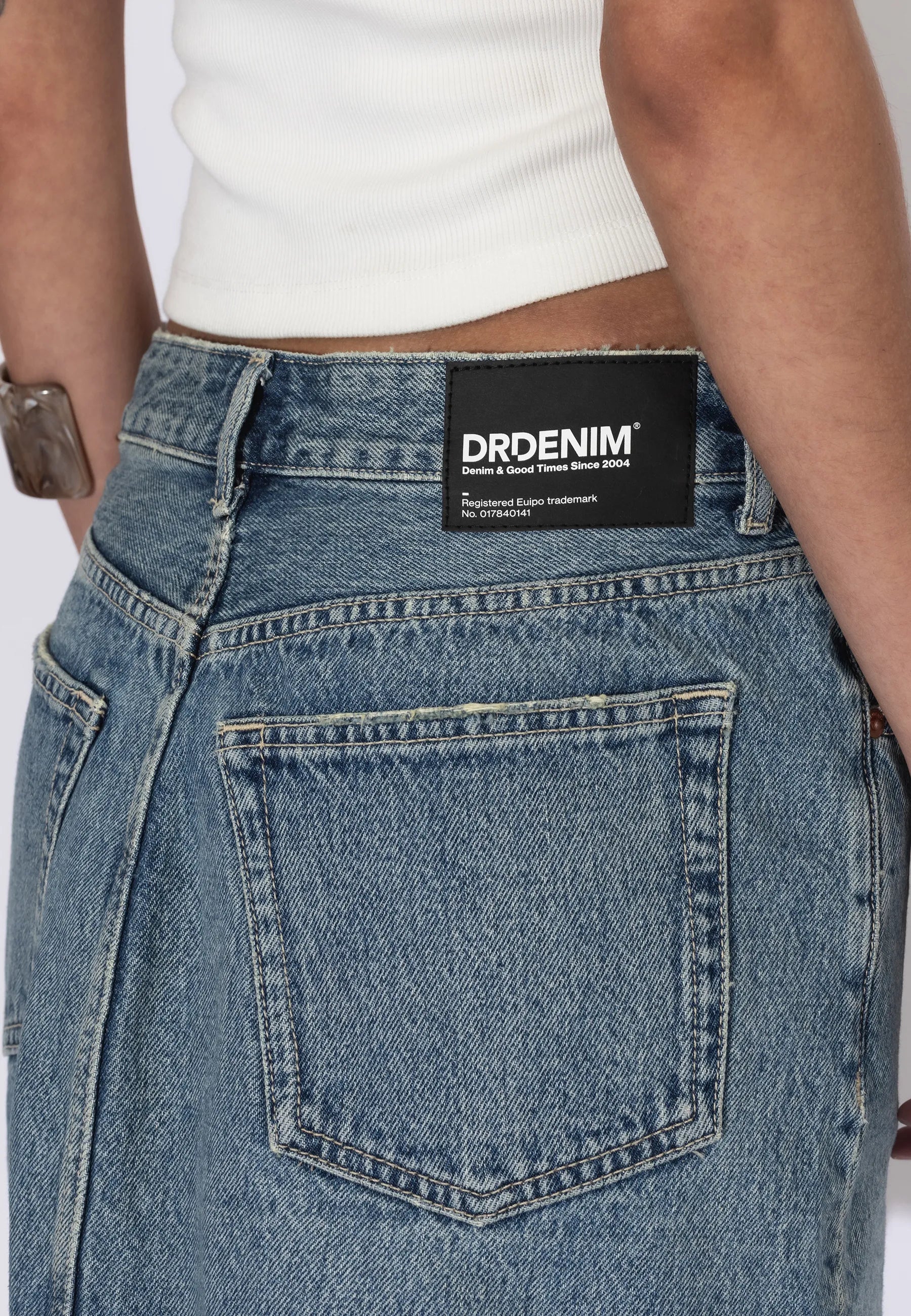 2610108M02_DrDenim_AraSkirt_DriftSkyUsed_Main_W5_2
