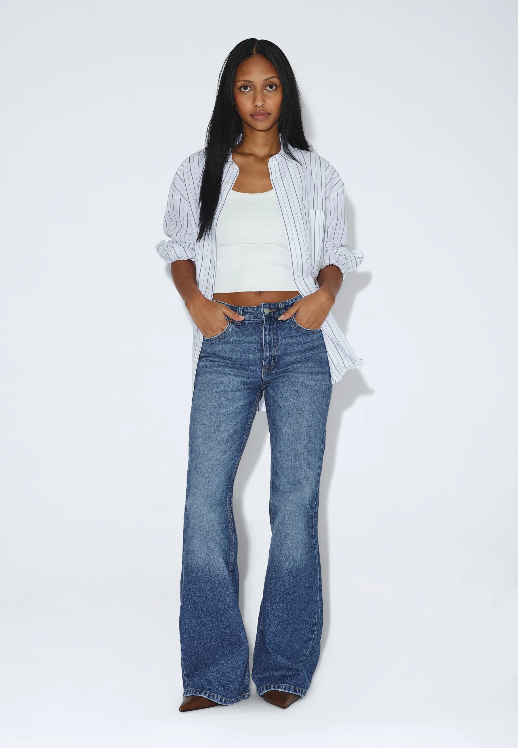 2610112L79_DrDenim_ElbaMidBootcut_BayMidFadeWorn_main_W1_2