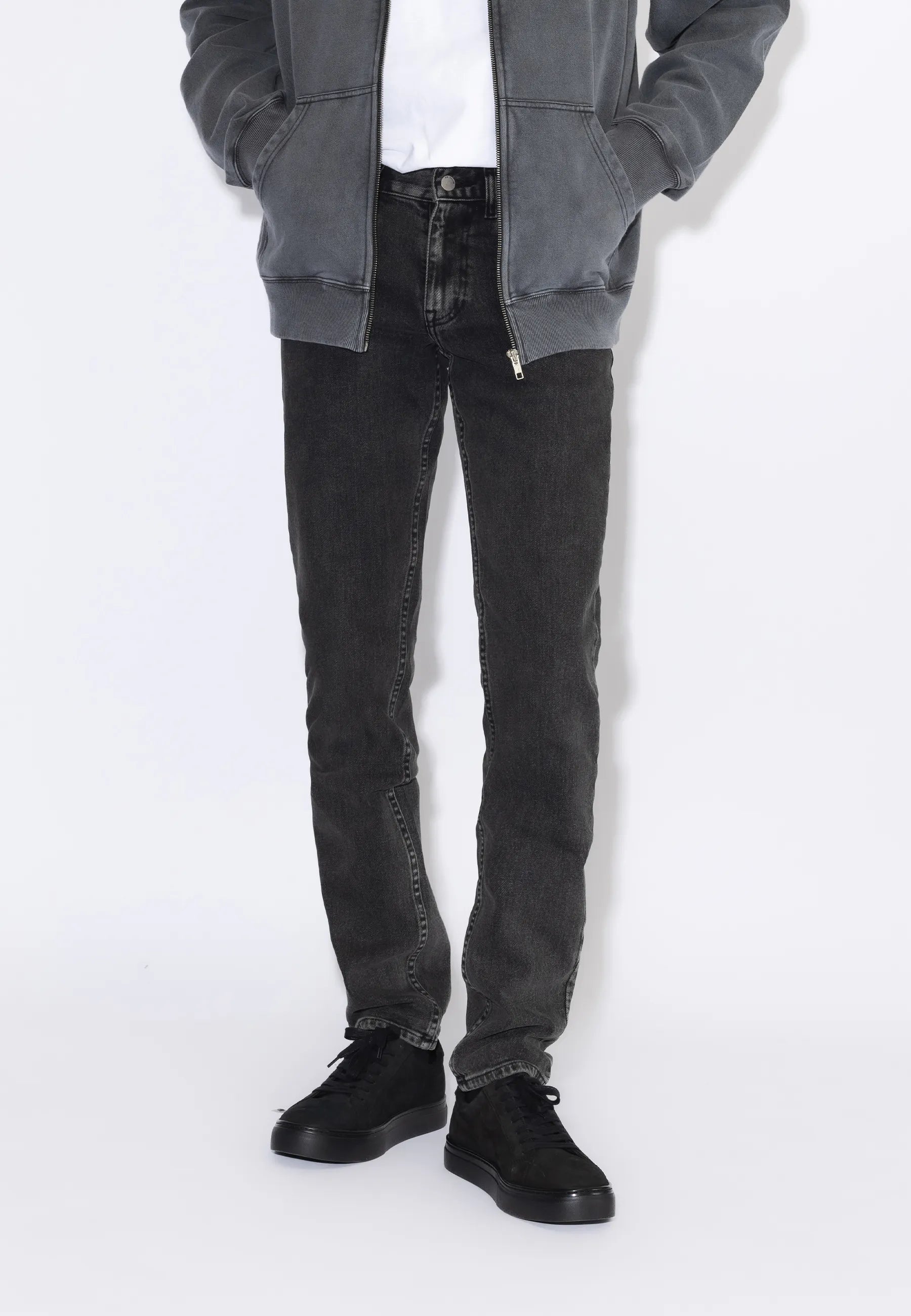 2610117L62_DrDenim_PypeSlim_TarAgedBlack_Main_M3_1