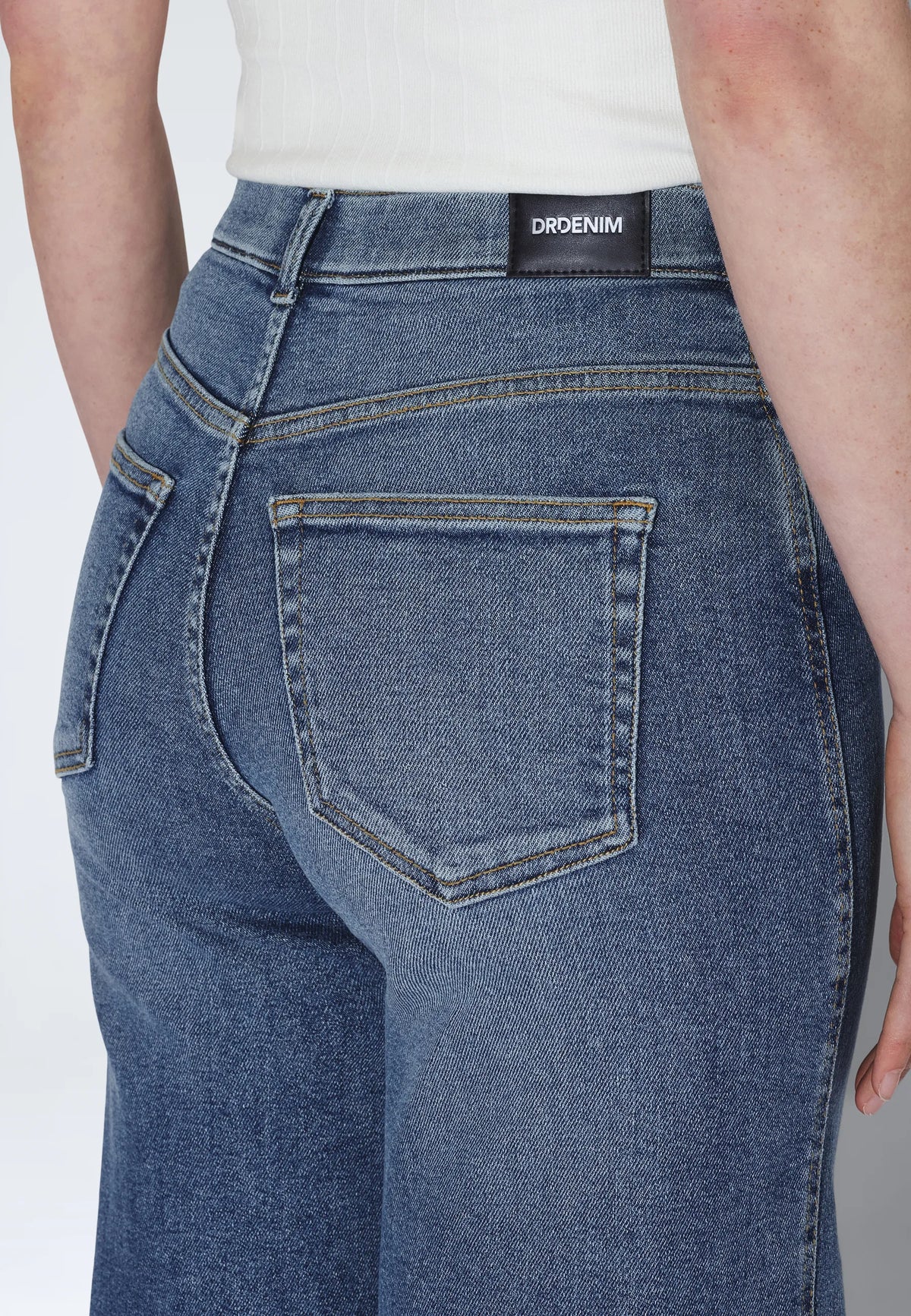 2610122J86_DrDenim_ZilaHighWide_CapeSkyUsed_main_W5_2