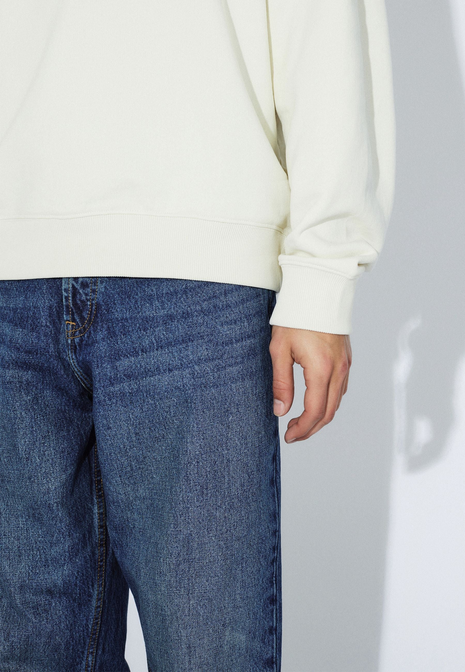 2611113BG5_DrDenim_BradyCollarSweatshirt_EcruMono_Main_M5_2