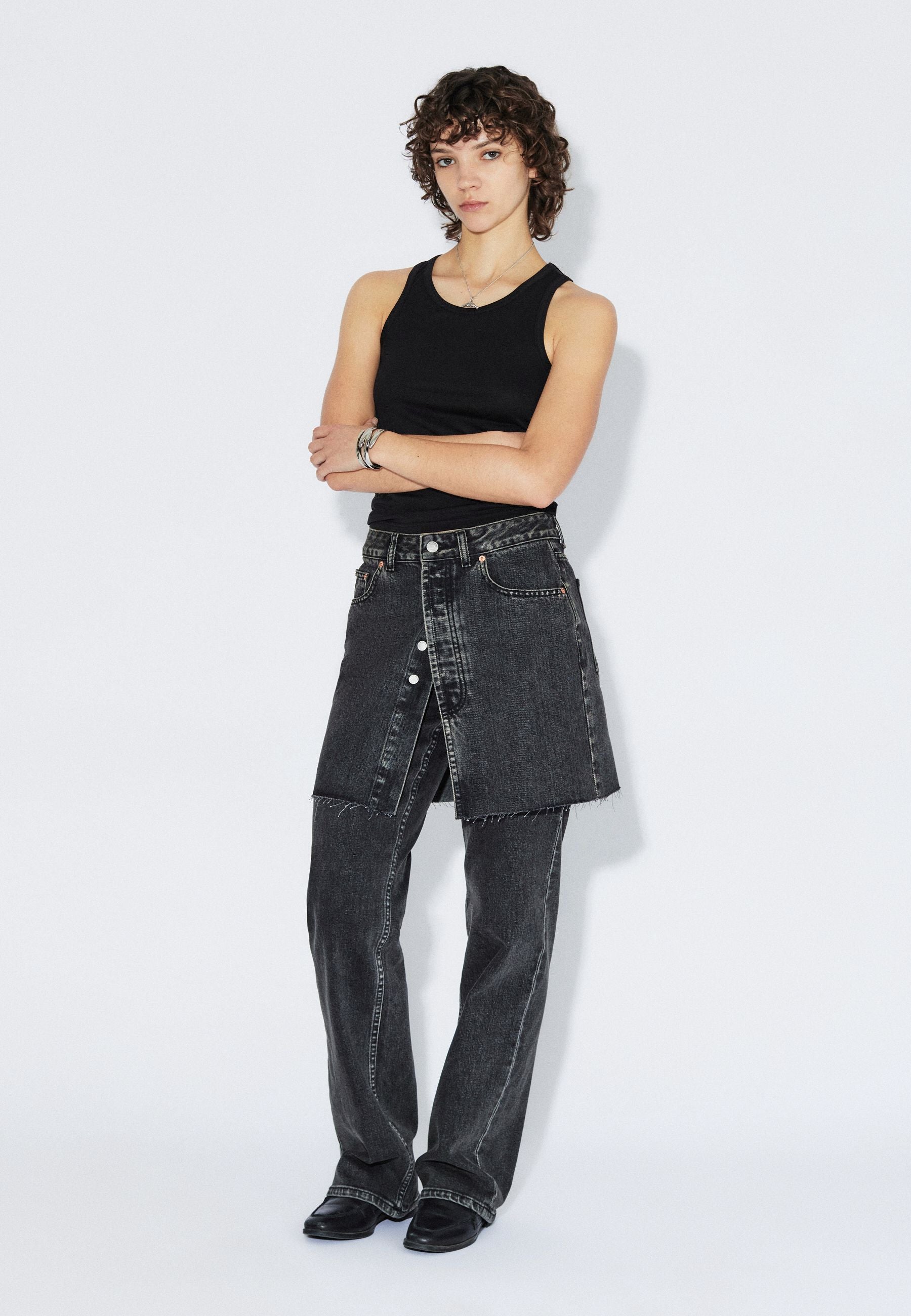 2611120BJ7_DrDenim_MellaTop_BlackMono_Main_W1_2