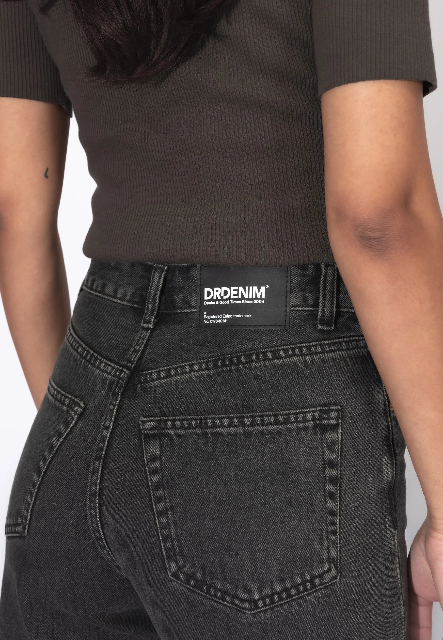 2630105V60_DrDenim_RhueHighWide_AgedBlack_b2b_W5_2