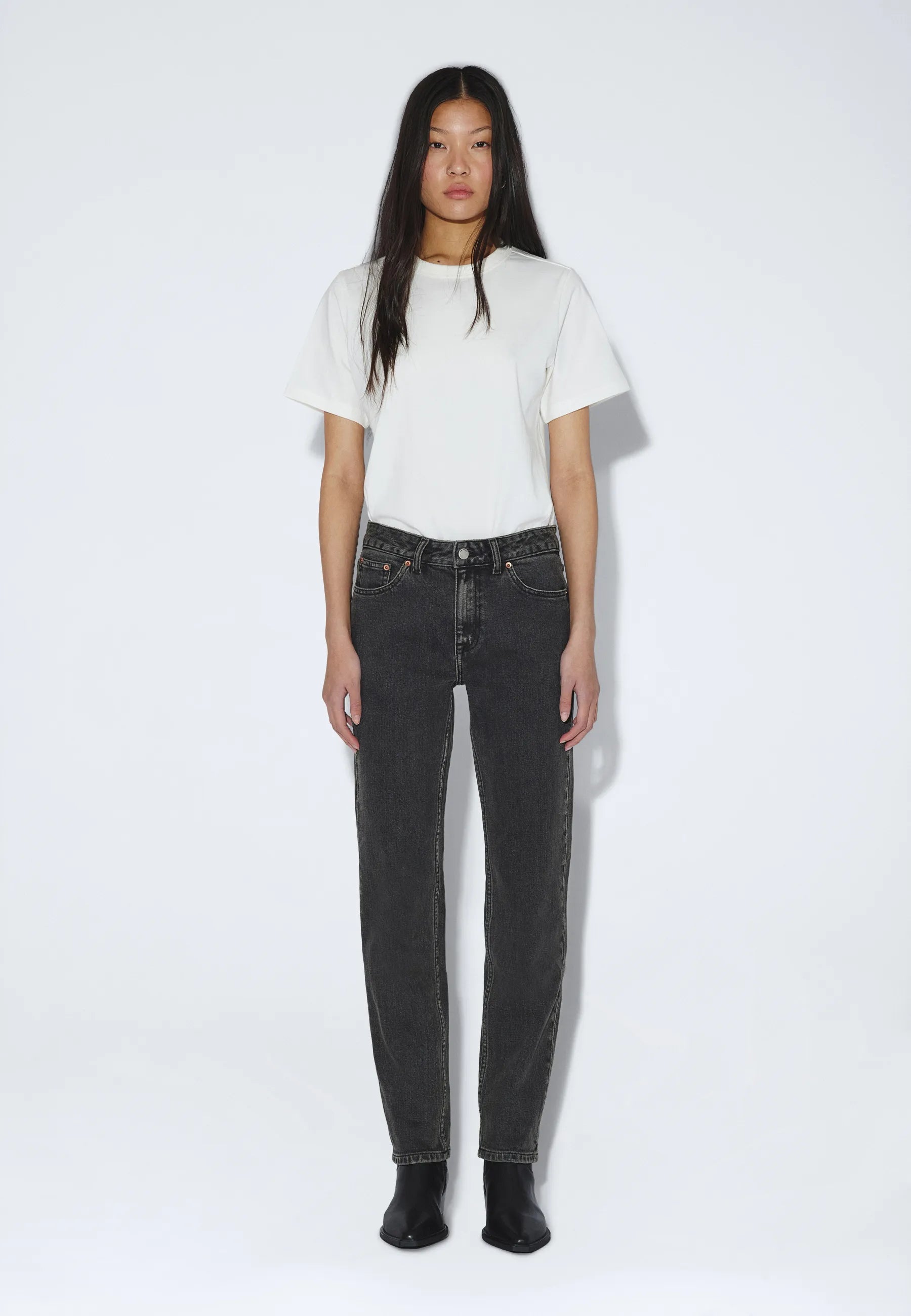 2630106L62_DrDenim_StrawMidSlim_TarAgedBlack_main_W1_1