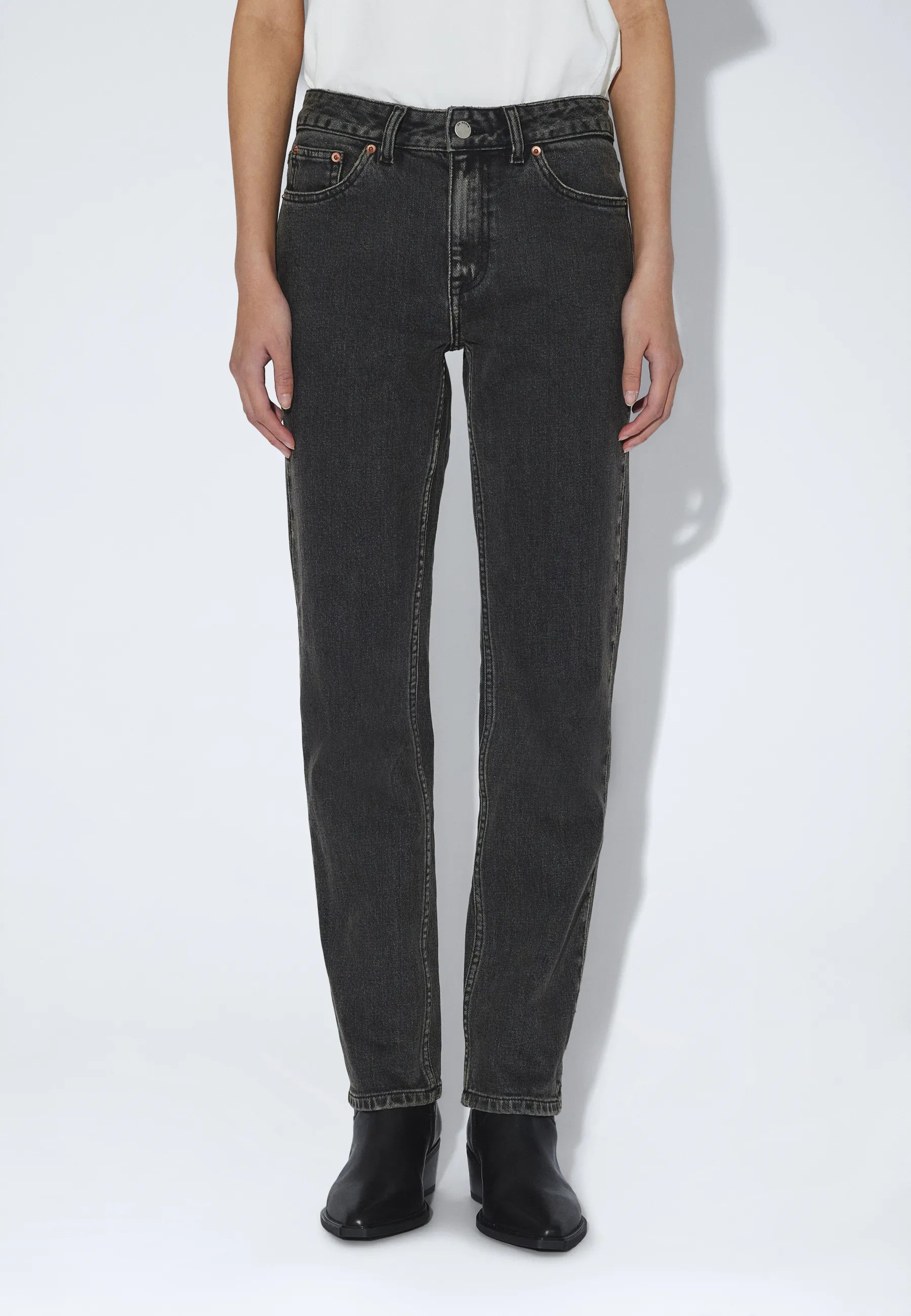 2630106L62_DrDenim_StrawMidSlim_TarAgedBlack_main_W3_1