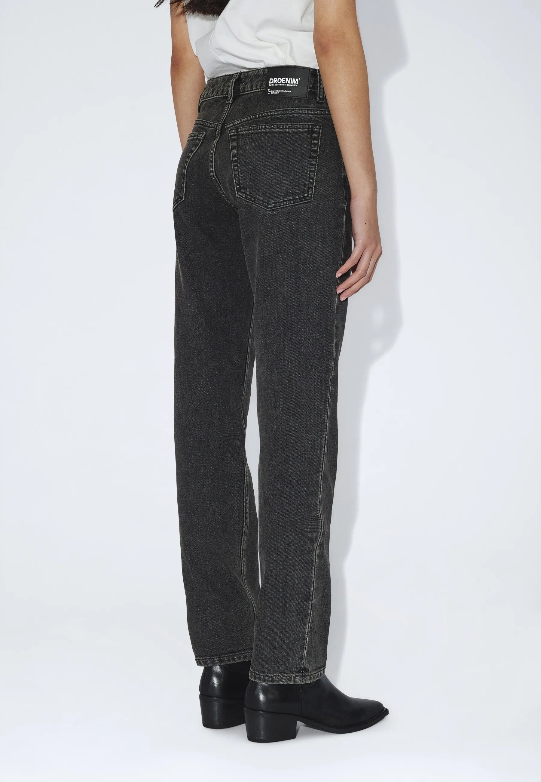 2630106L62_DrDenim_StrawMidSlim_TarAgedBlack_main_W4_1