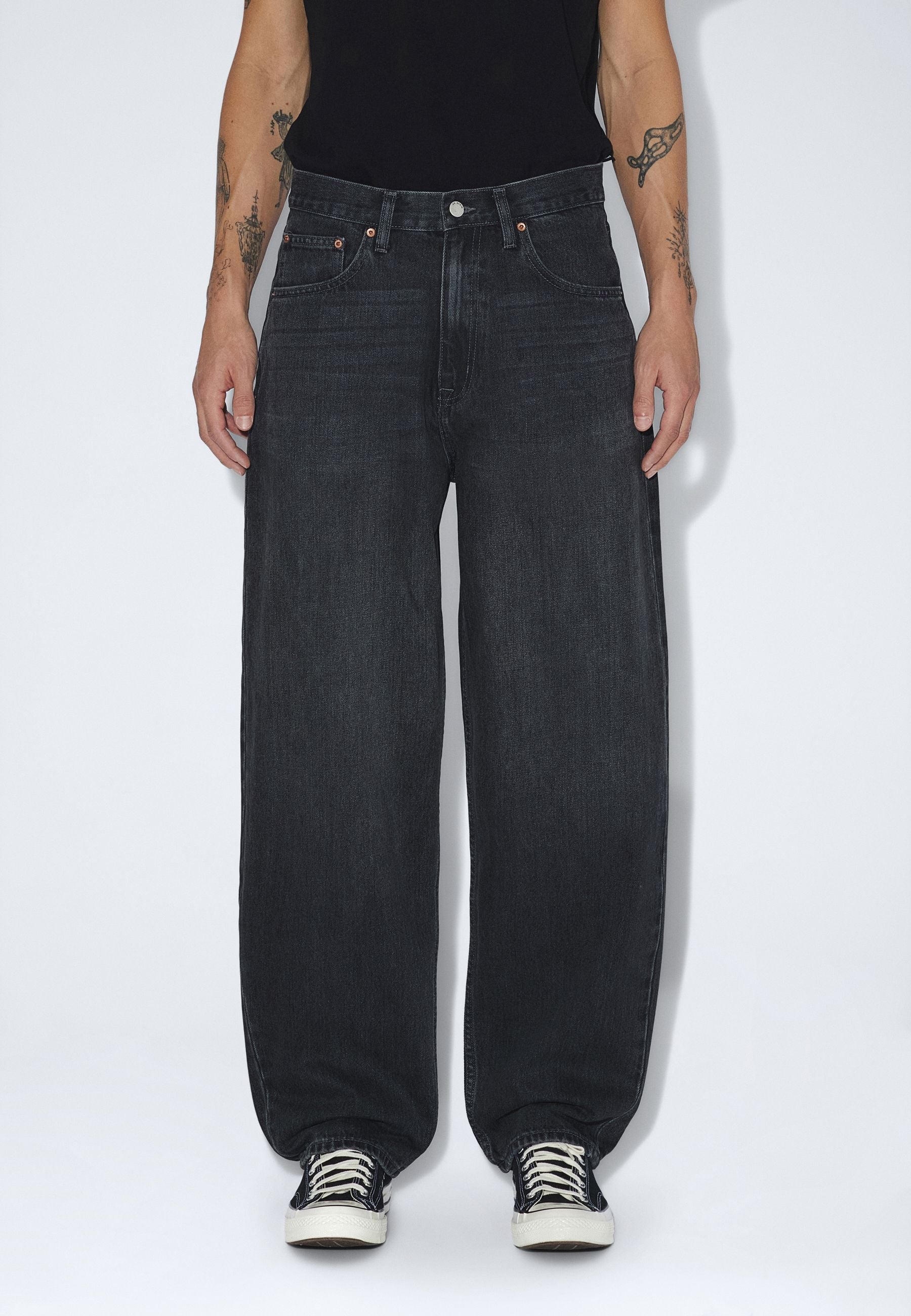 2630107115_DrDenim_OmarBarrel_DarkGreyUsed_main_M3_1