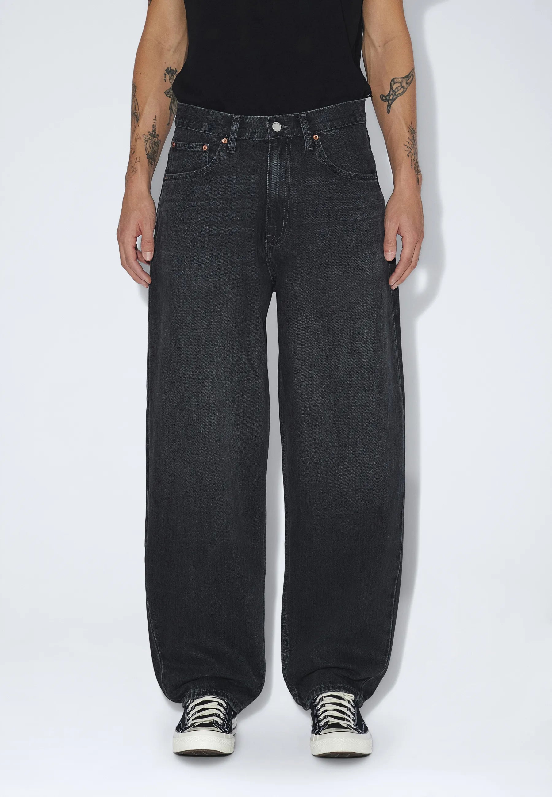 2630107115_DrDenim_OmarBarrel_DarkGreyUsed_main_M3_1