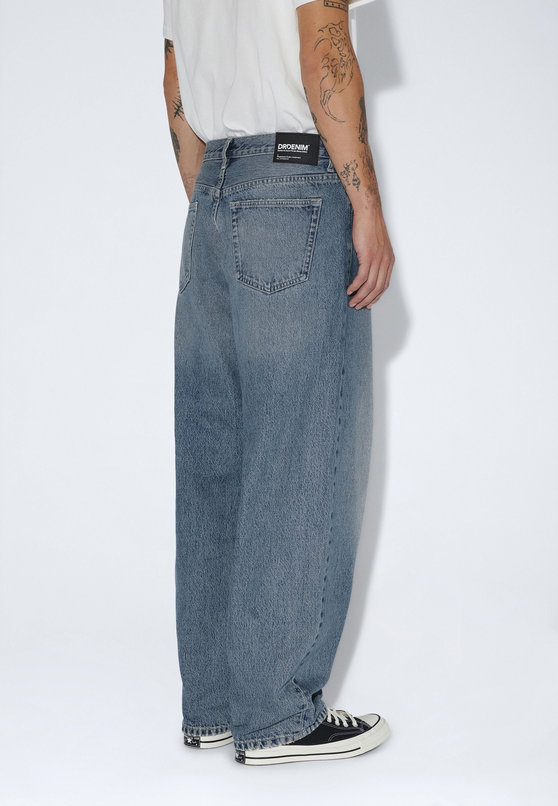 2630107M02_DrDenim_OmarBarrel_DriftSkyUsed_main_M4_1