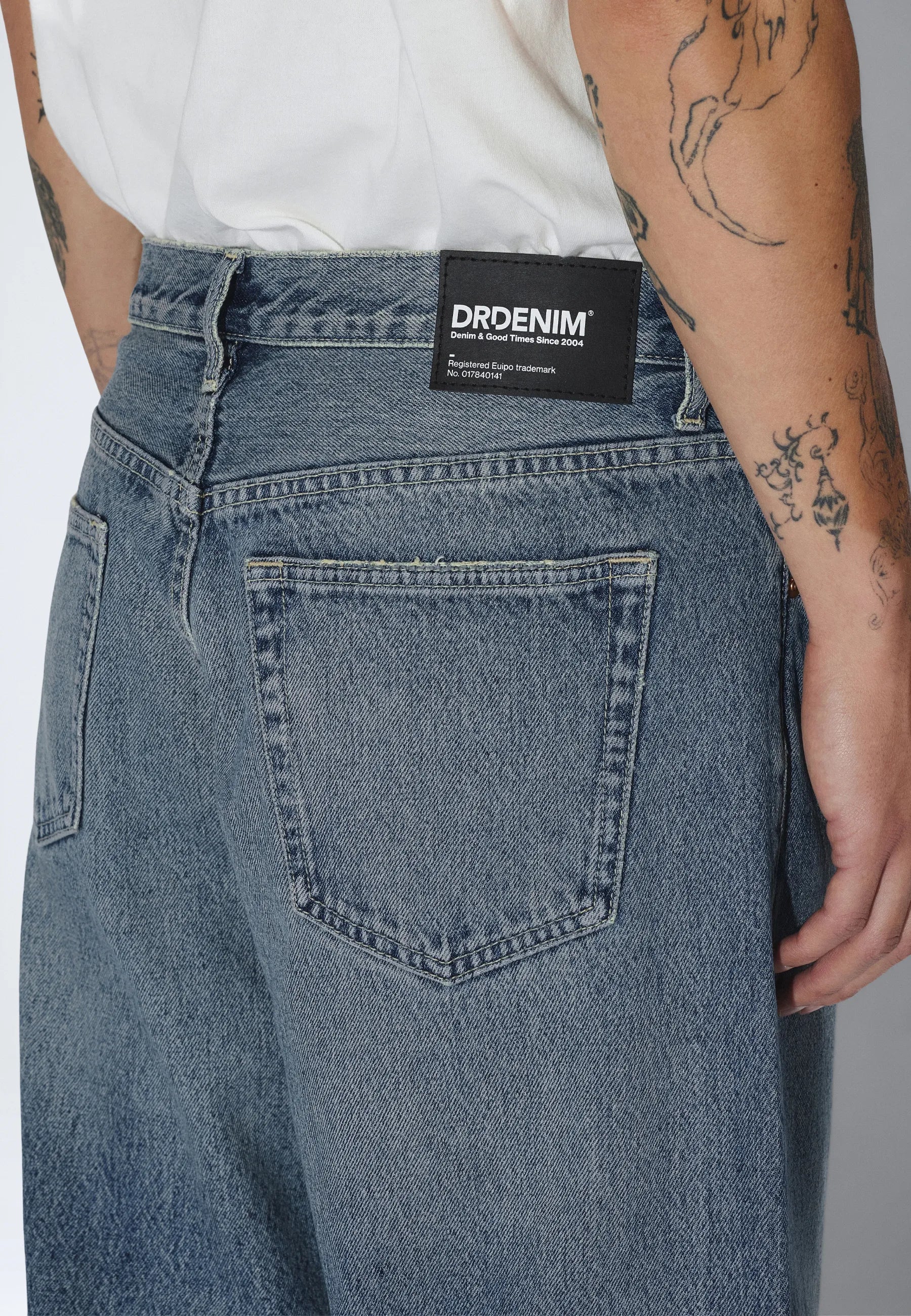 2630107M02_DrDenim_OmarBarrel_DriftSkyUsed_main_M5_2
