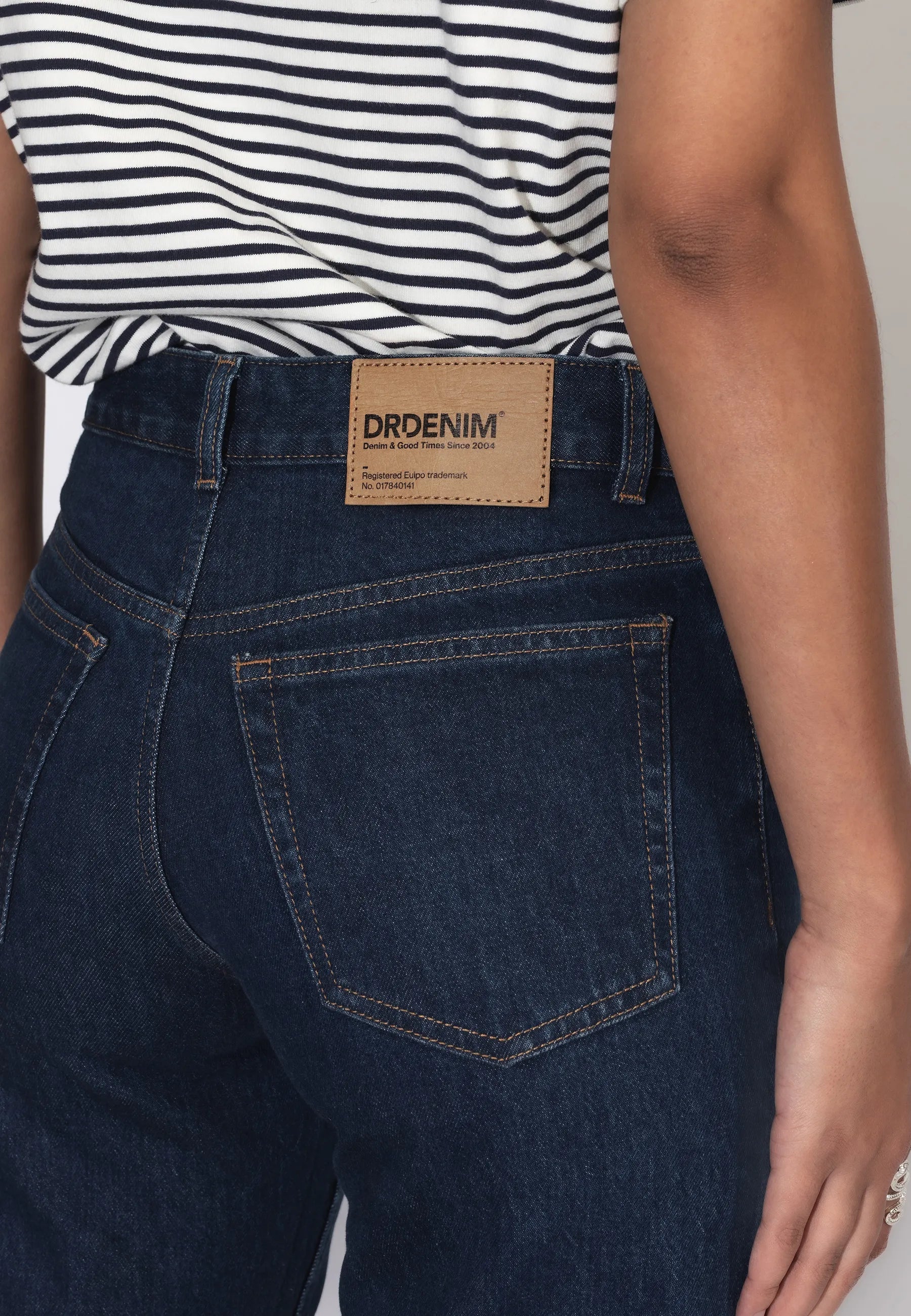 2630111L77_DrDenim_EchoMidStraight_BayRinse_Main_W5_2
