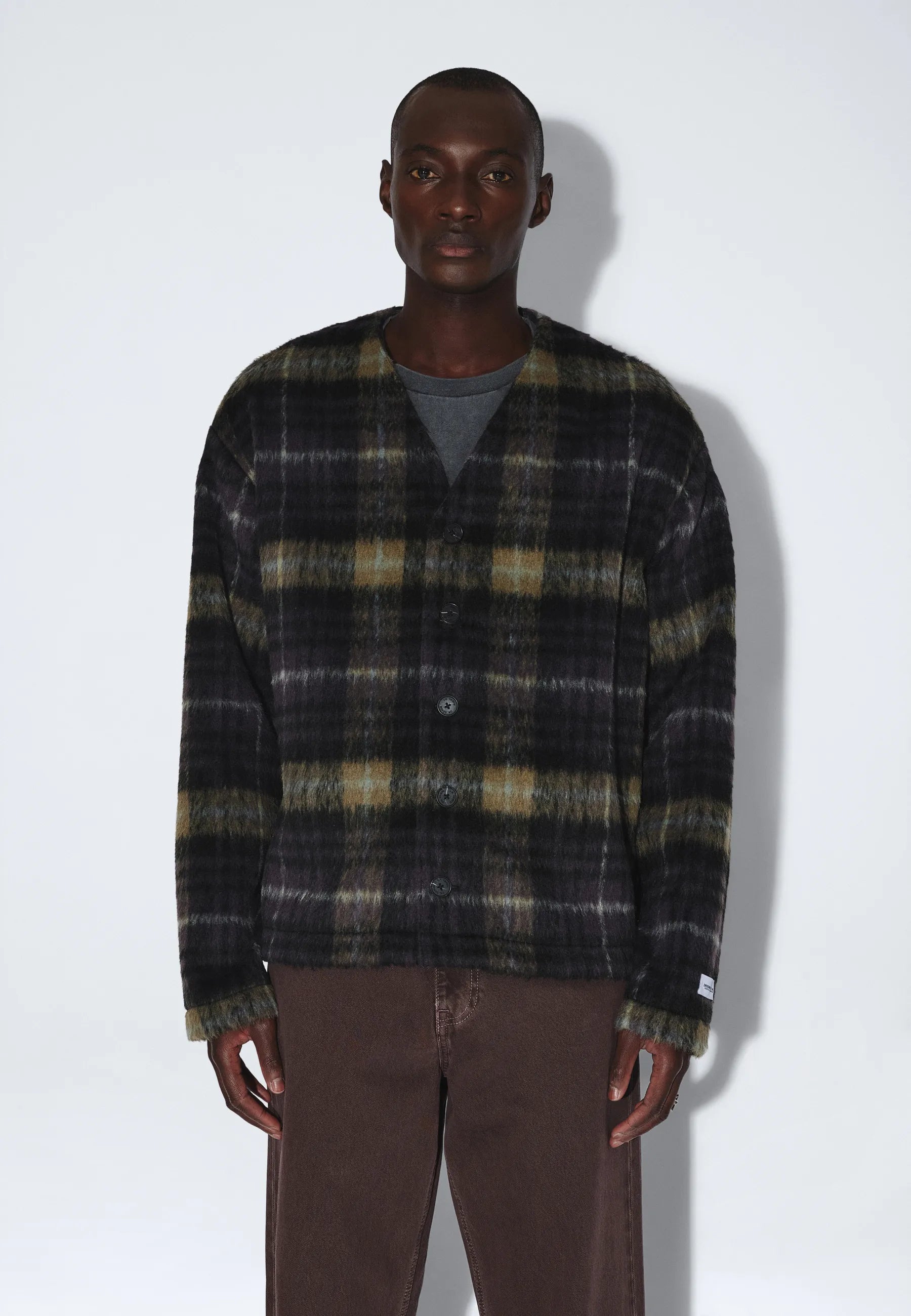 2631117BO5_DrDenim_JulianCardigan_BlackOliveCheck_main_M3_1