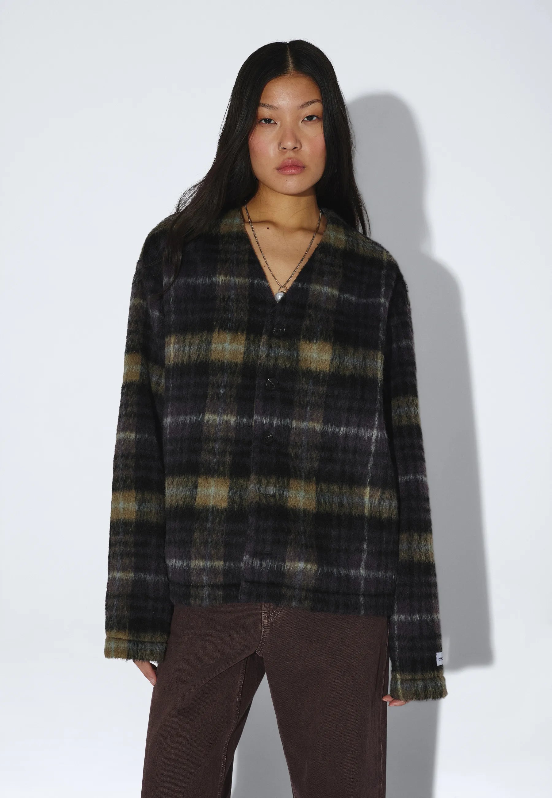 2631117BO5_DrDenim_JulianCardigan_BlackOliveCheck_main_W3_2