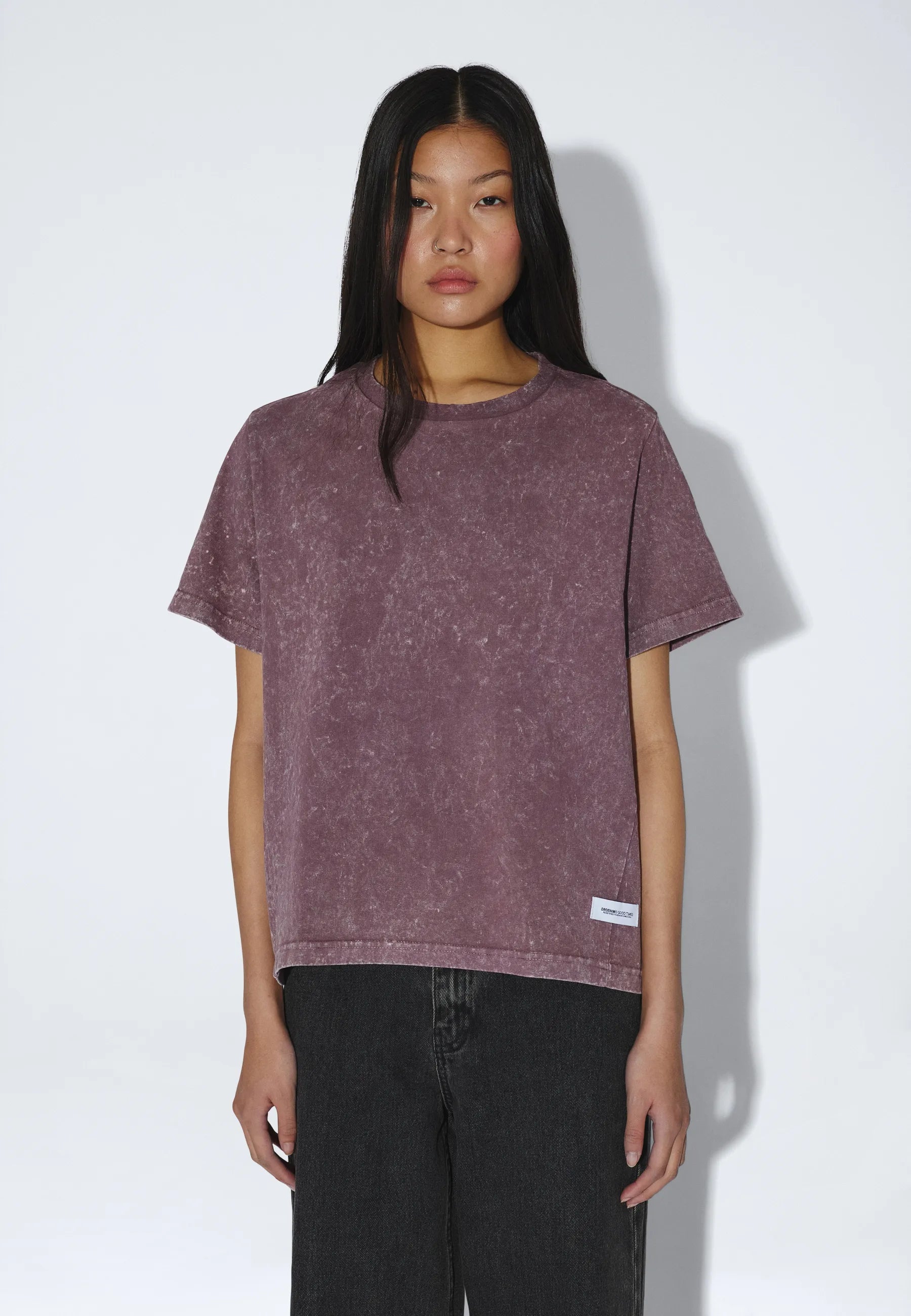 2631122BO9_DrDenim_TaliaSeamTee_AubergineTieDye_main_W3_1