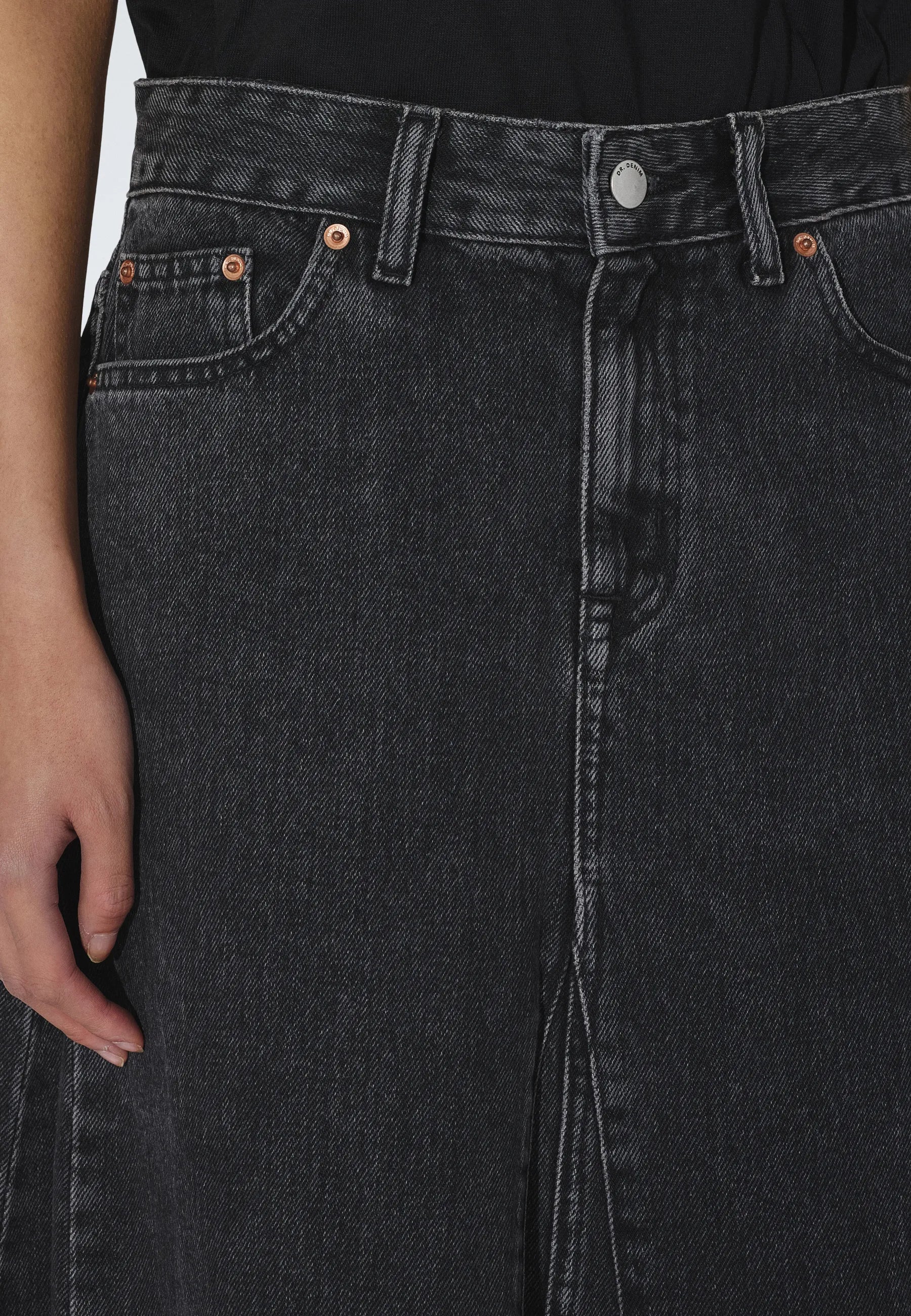 2640101A58_DrDenim_DoloresSkirt_RetroBlack_main_W5_1