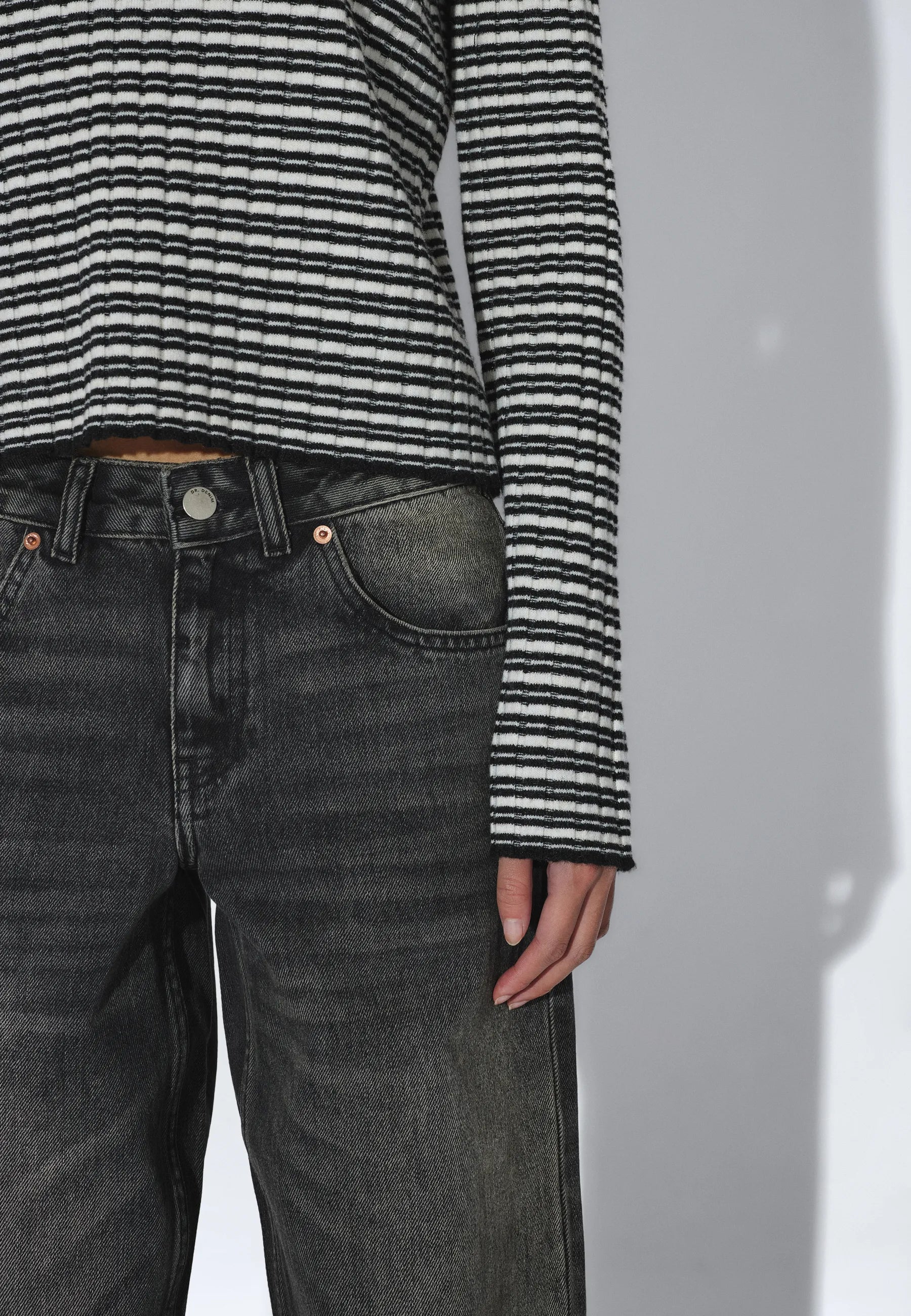 2641104BR4_DrDenim_LailaSweater_OffWhiteBlackStripe_main_W5_1
