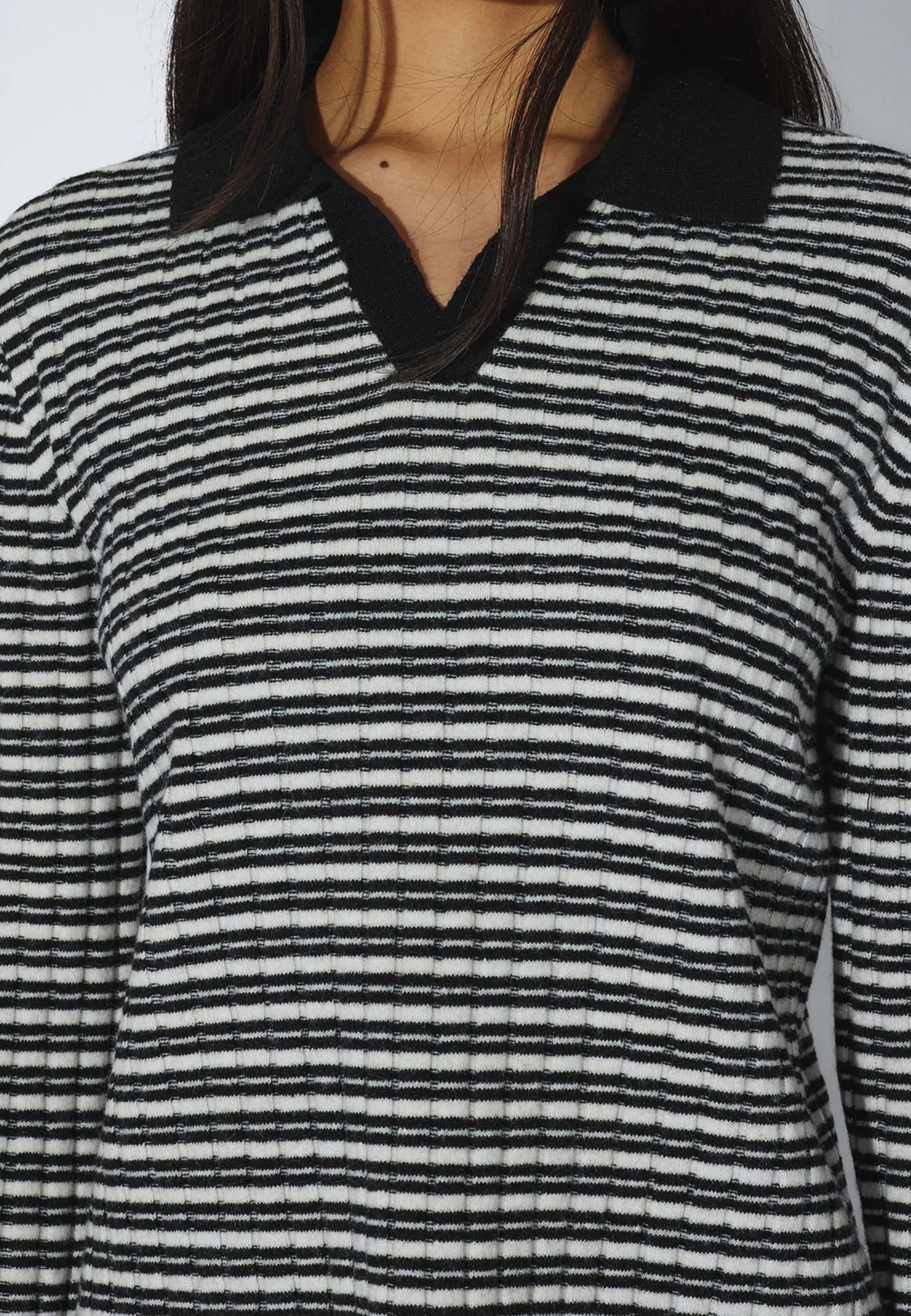 2641104BR4_DrDenim_LailaSweater_OffWhiteBlackStripe_main_W5_2