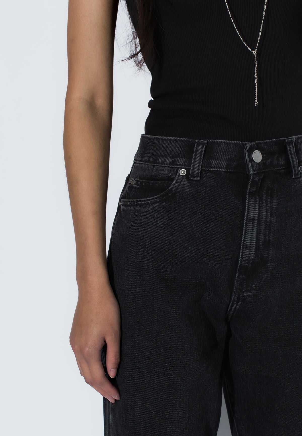 1430113A58_DrDenim_NoraHighCropped_RetroBlack_Main_W5_1