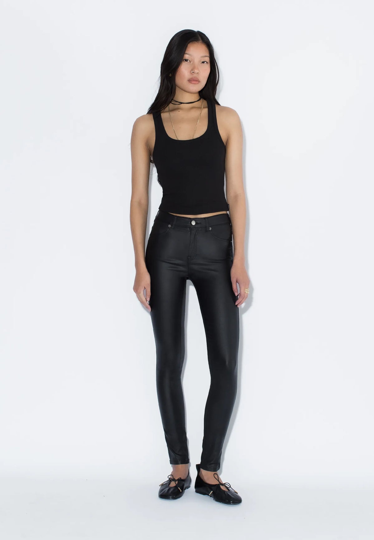 1920101A09_DrDenim_LexyMidSkinny_BlackMetal_Main_W1_6
