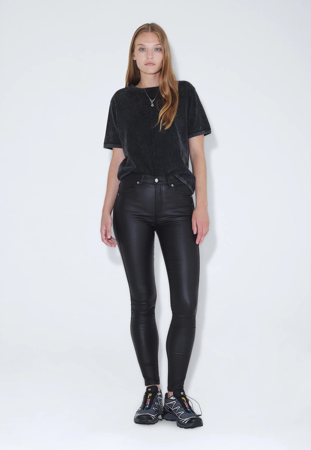 1920101A09_DrDenim_ LexyMidSkinny_BlackMetal_Main_W1_1