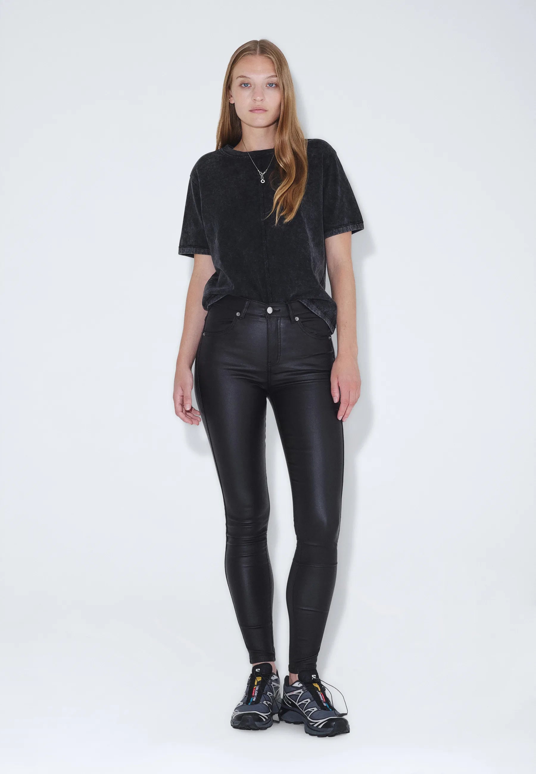 1920101A09_DrDenim_ LexyMidSkinny_BlackMetal_Main_W1_2