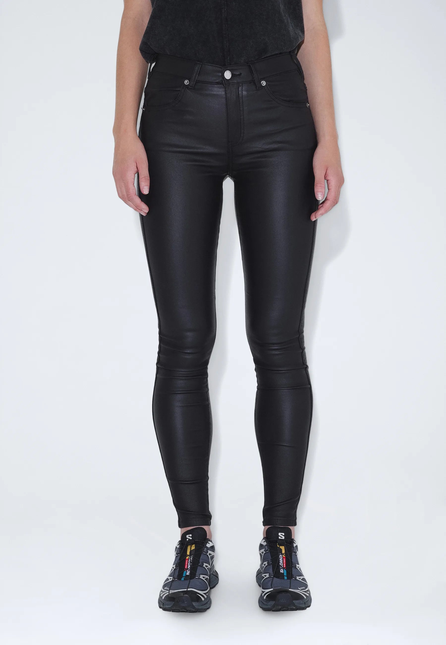 1920101A09_DrDenim_ LexyMidSkinny_BlackMetal_Main_W3_1