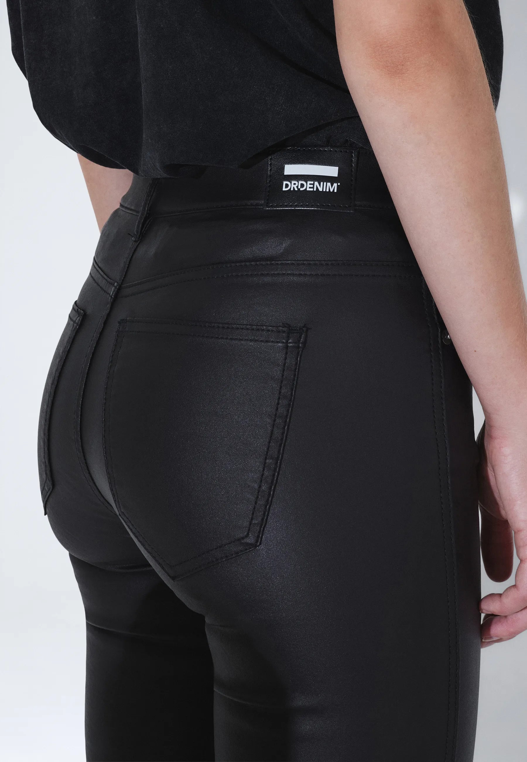 1920101A09_DrDenim_ LexyMidSkinny_BlackMetal_Main_W5_2