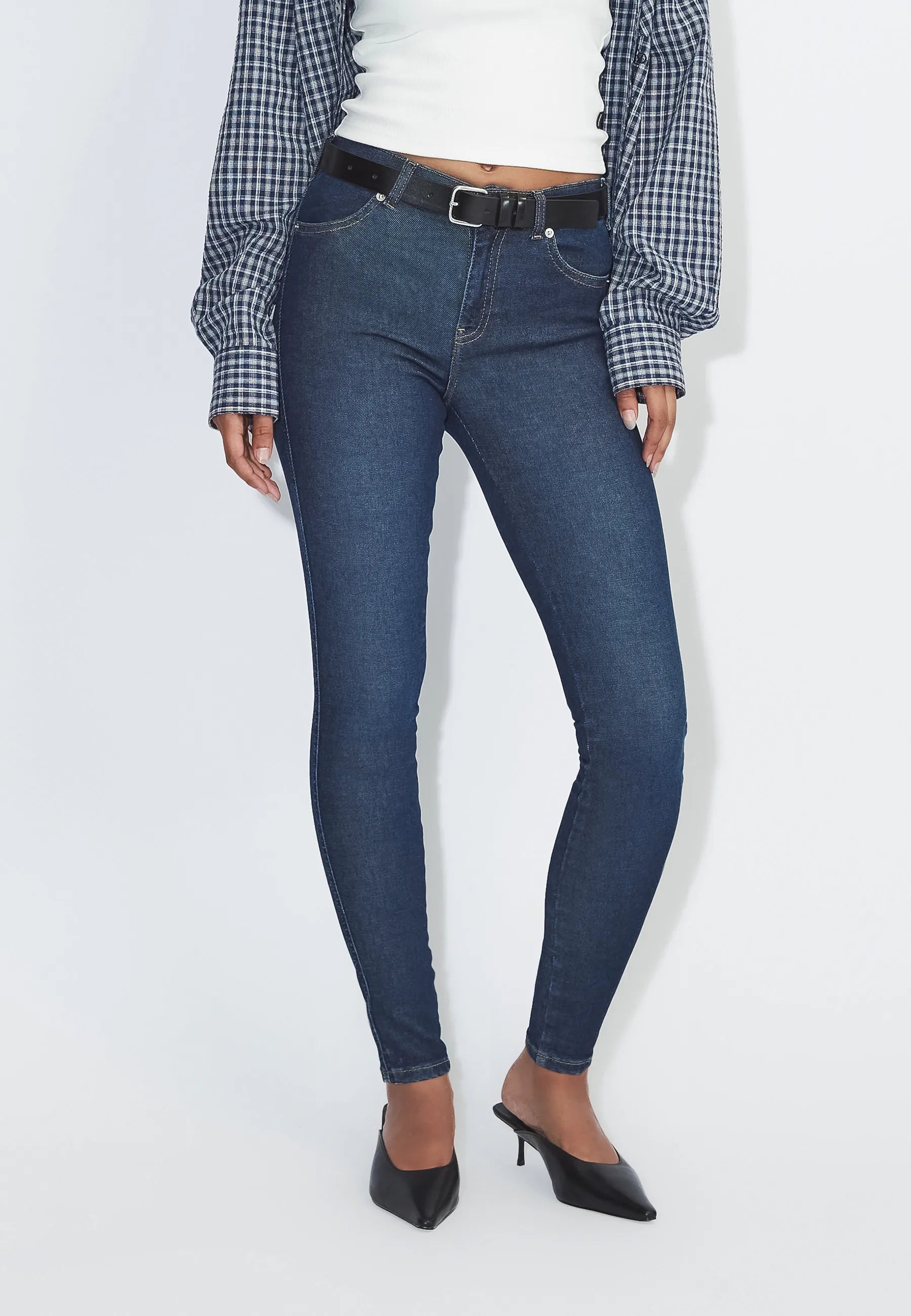 1920101J64_DrDenim_LexyMidSkinny_SheckDarkUsed_Main_W3_1