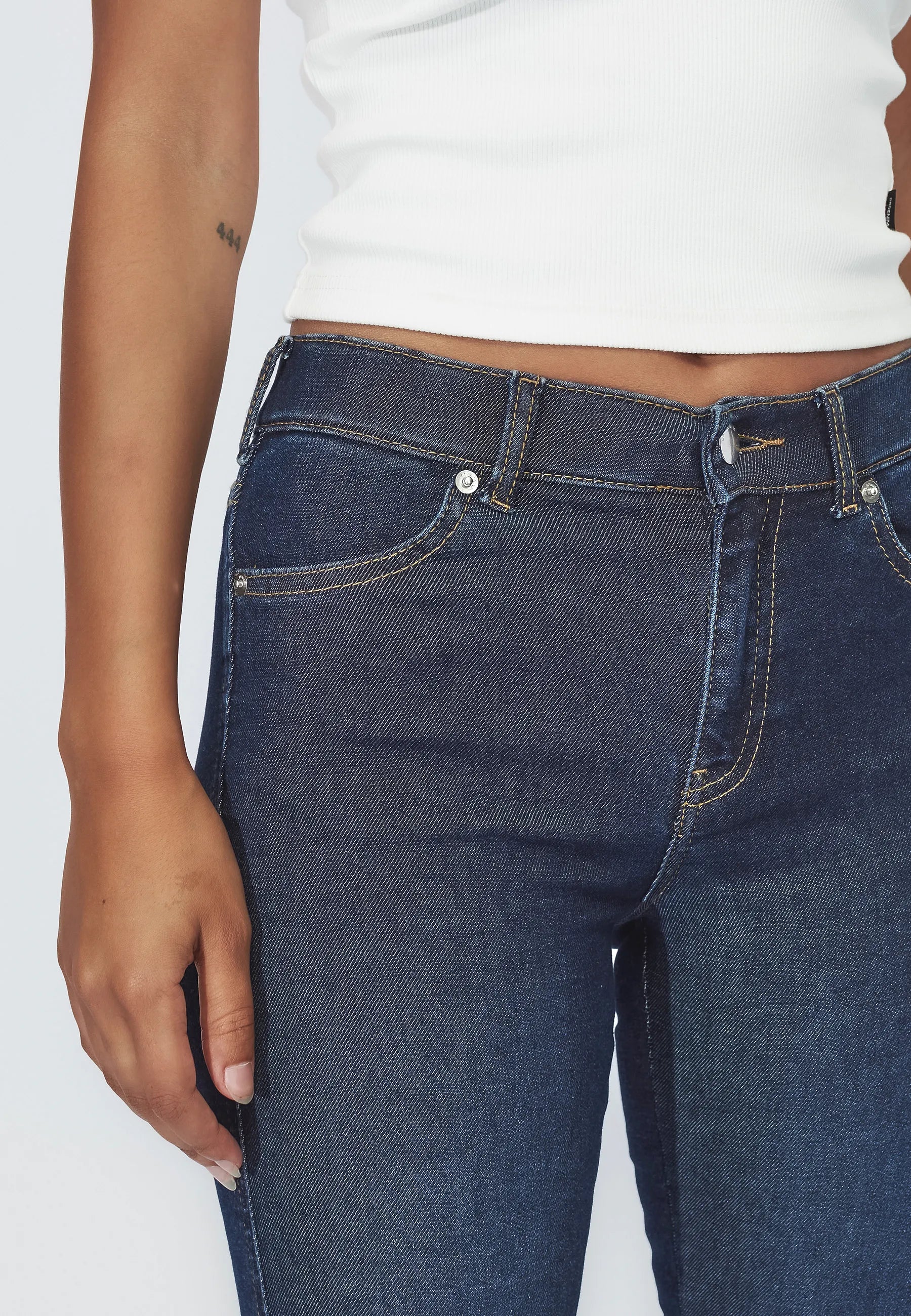 1920101J64_DrDenim_LexyMidSkinny_SheckDarkUsed_Main_W5_1