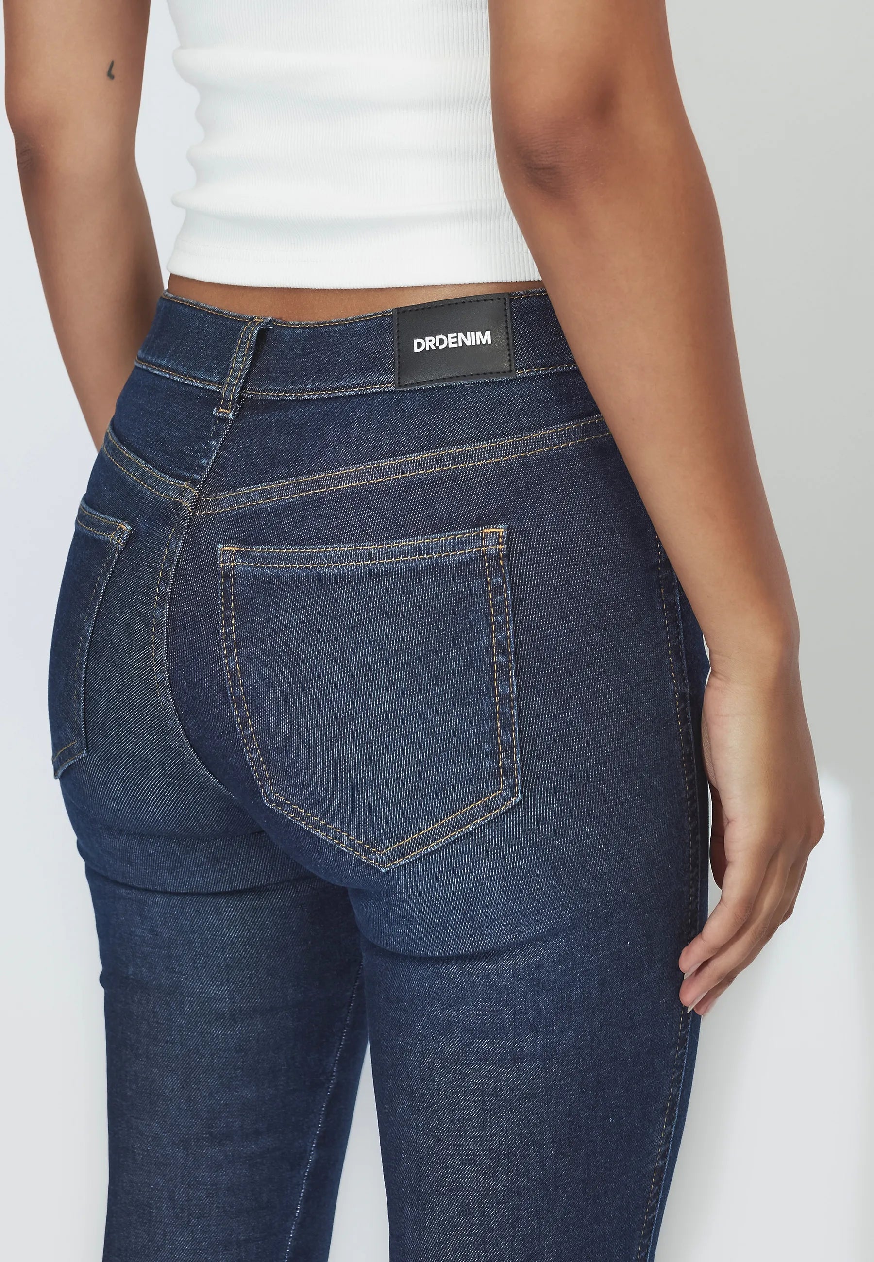 1920101J64_DrDenim_LexyMidSkinny_SheckDarkUsed_Main_W5_2