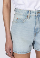 1930128L39_DrDenim_NoraShorts_BayLightUsed_Main_W5_1