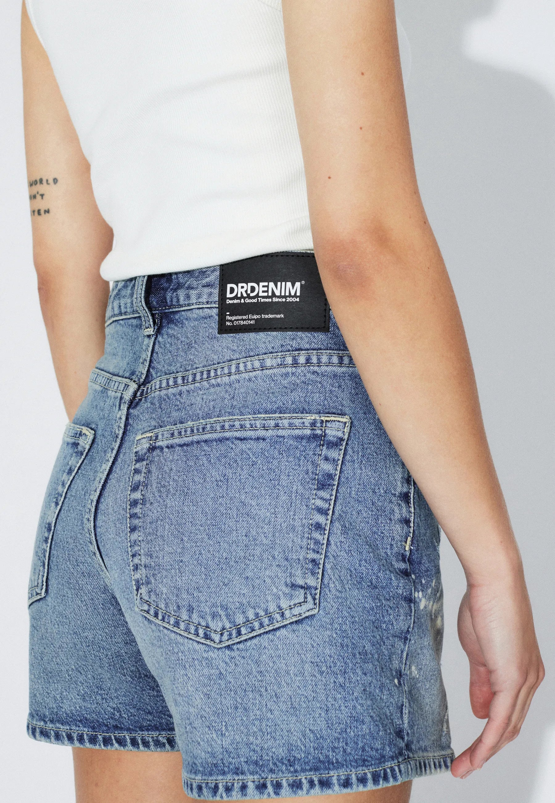 1930128L57_DrDenim_NoraShorts_BaySkyDirty_Main_W5_2