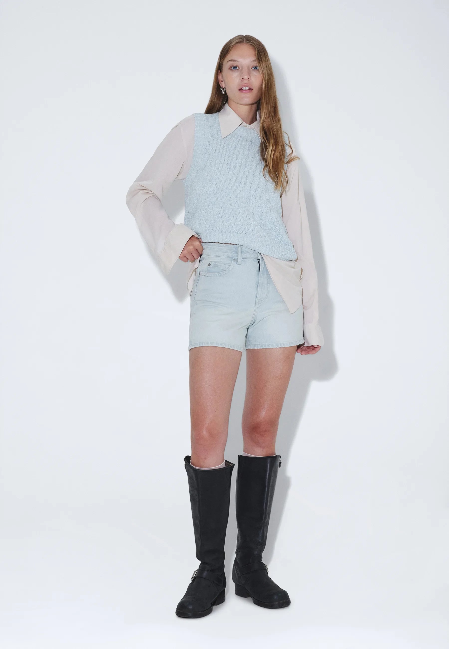 1930128L58_DrDenim_NoraShorts_BaySuperlightCreamWorn_Main_W1_1