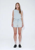 1930128L58_DrDenim_NoraShorts_BaySuperlightCreamWorn_Main_W1_3