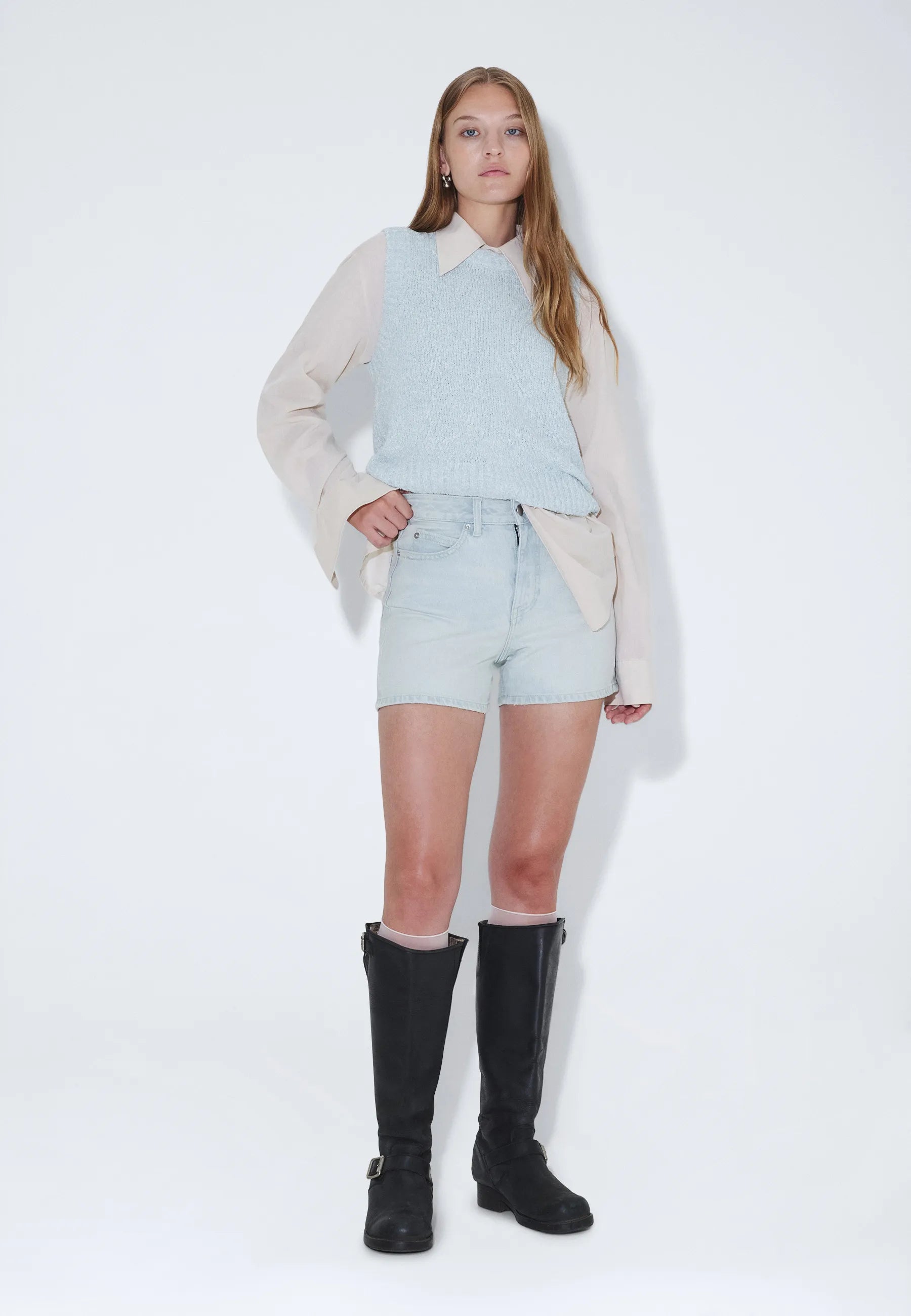 1930128L58_DrDenim_NoraShorts_BaySuperlightCreamWorn_Main_W1_4