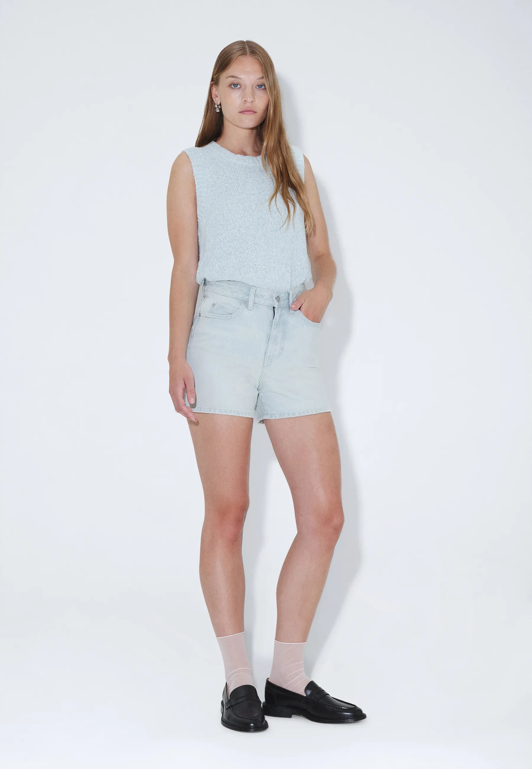 1930128L58_DrDenim_NoraShorts_BaySuperlightCreamWorn_Main_W1_5