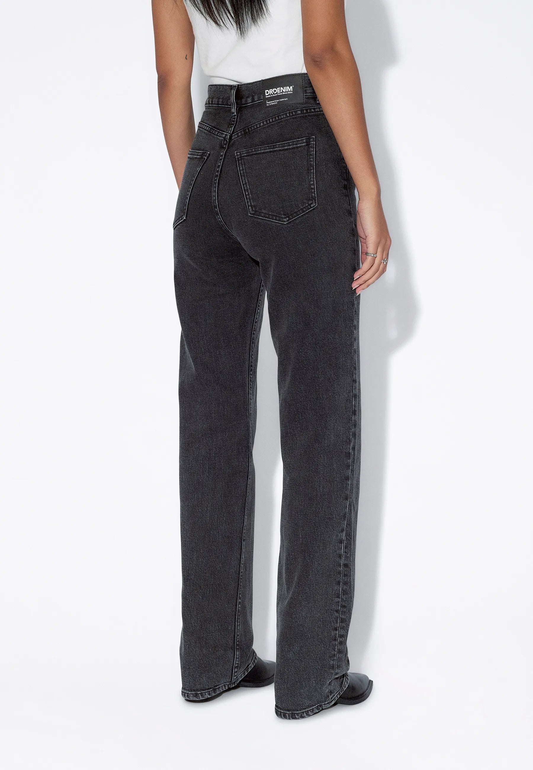 2010108L60_DrDenim_EchoHighStraight_TarRetroBlack_main_W4_1