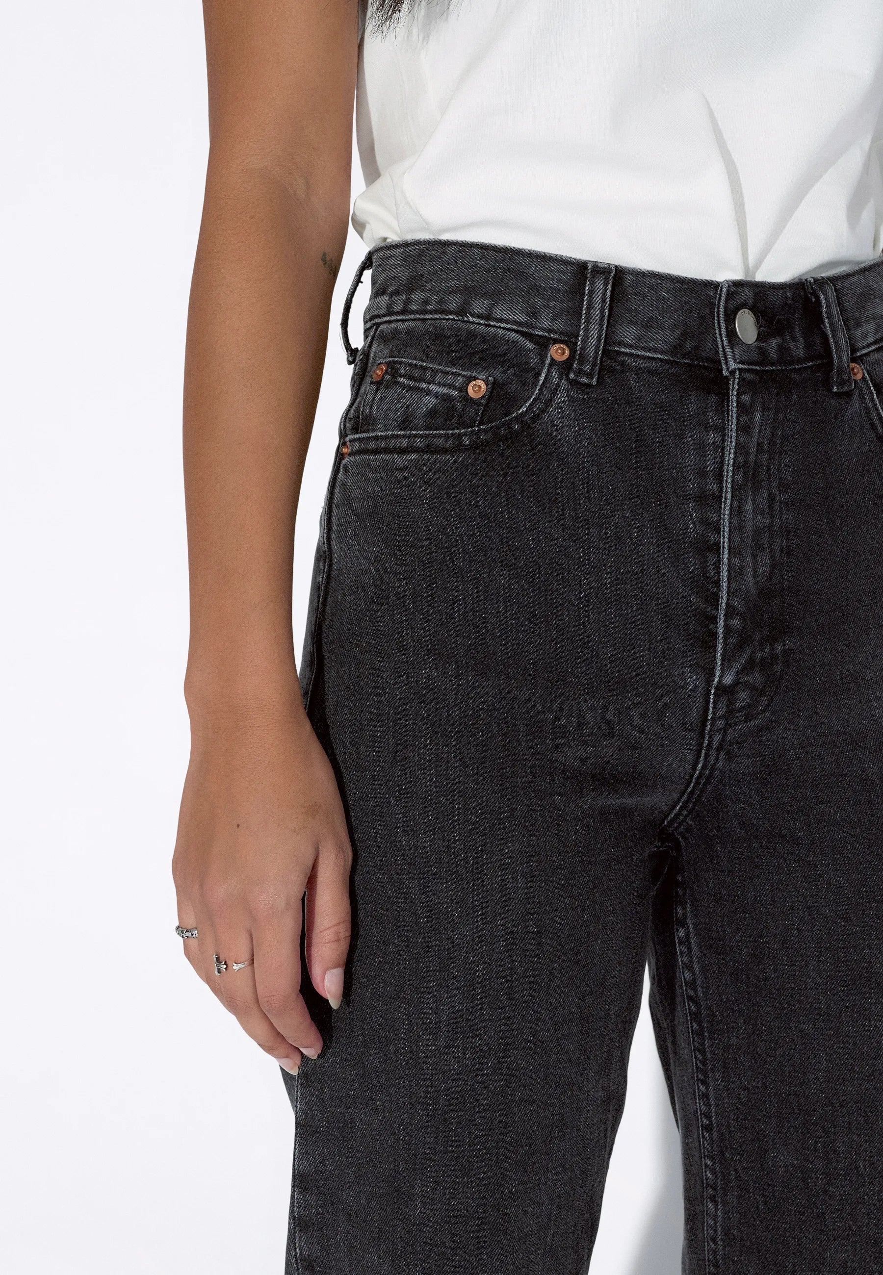 2010108L60_DrDenim_EchoHighStraight_TarRetroBlack_main_W5_1