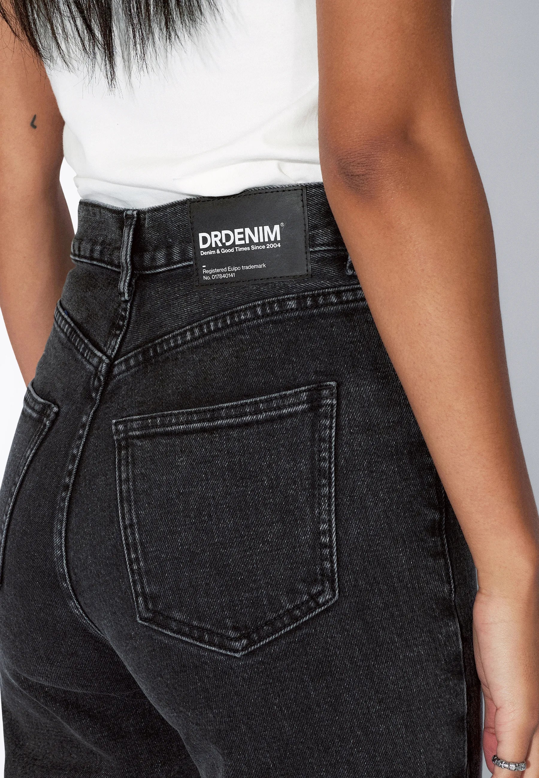 2010108L60_DrDenim_EchoHighStraight_TarRetroBlack_main_W5_2