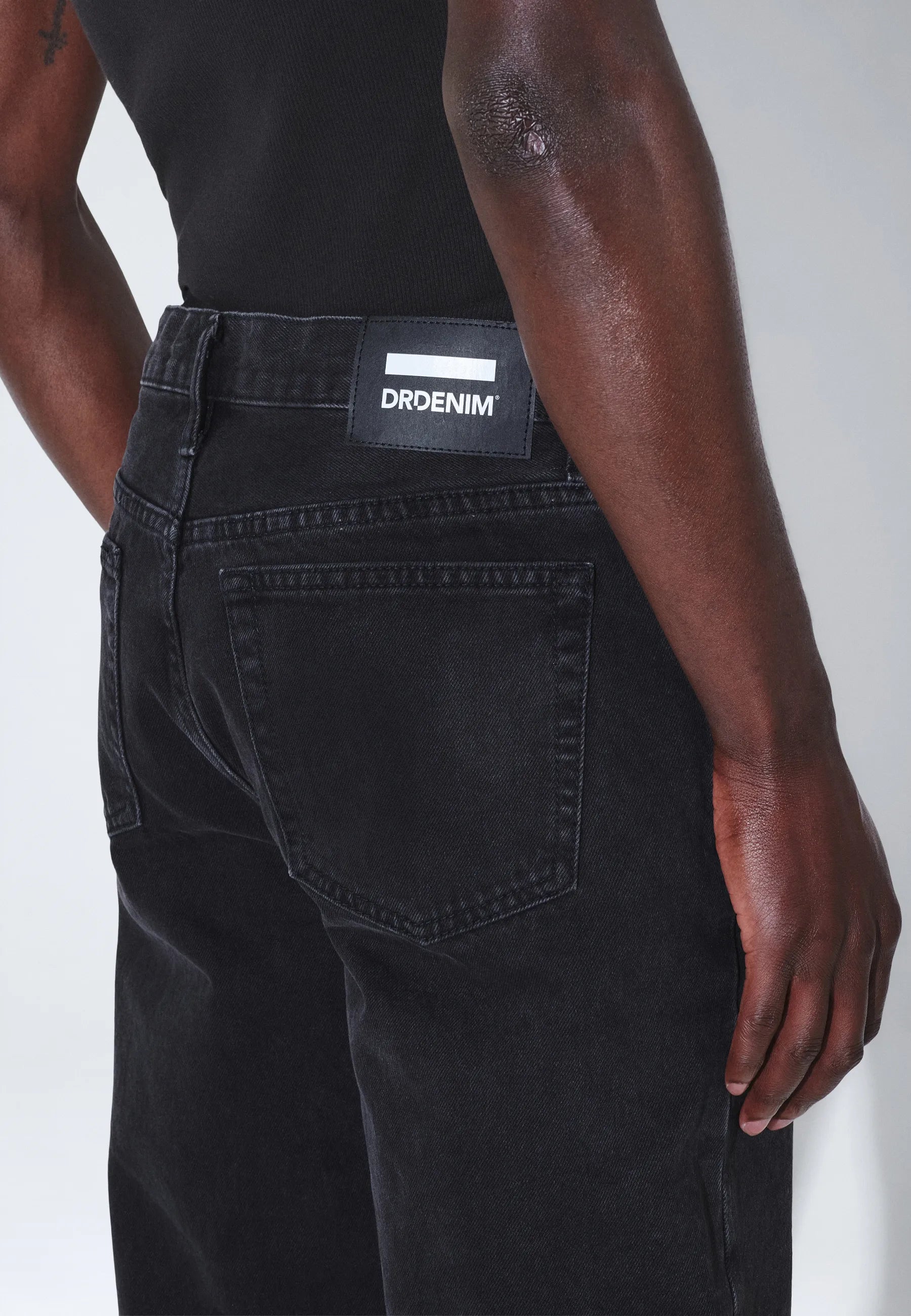 2010110B65_DrDenim_DashStraight_NightBlack_Main_M5_2